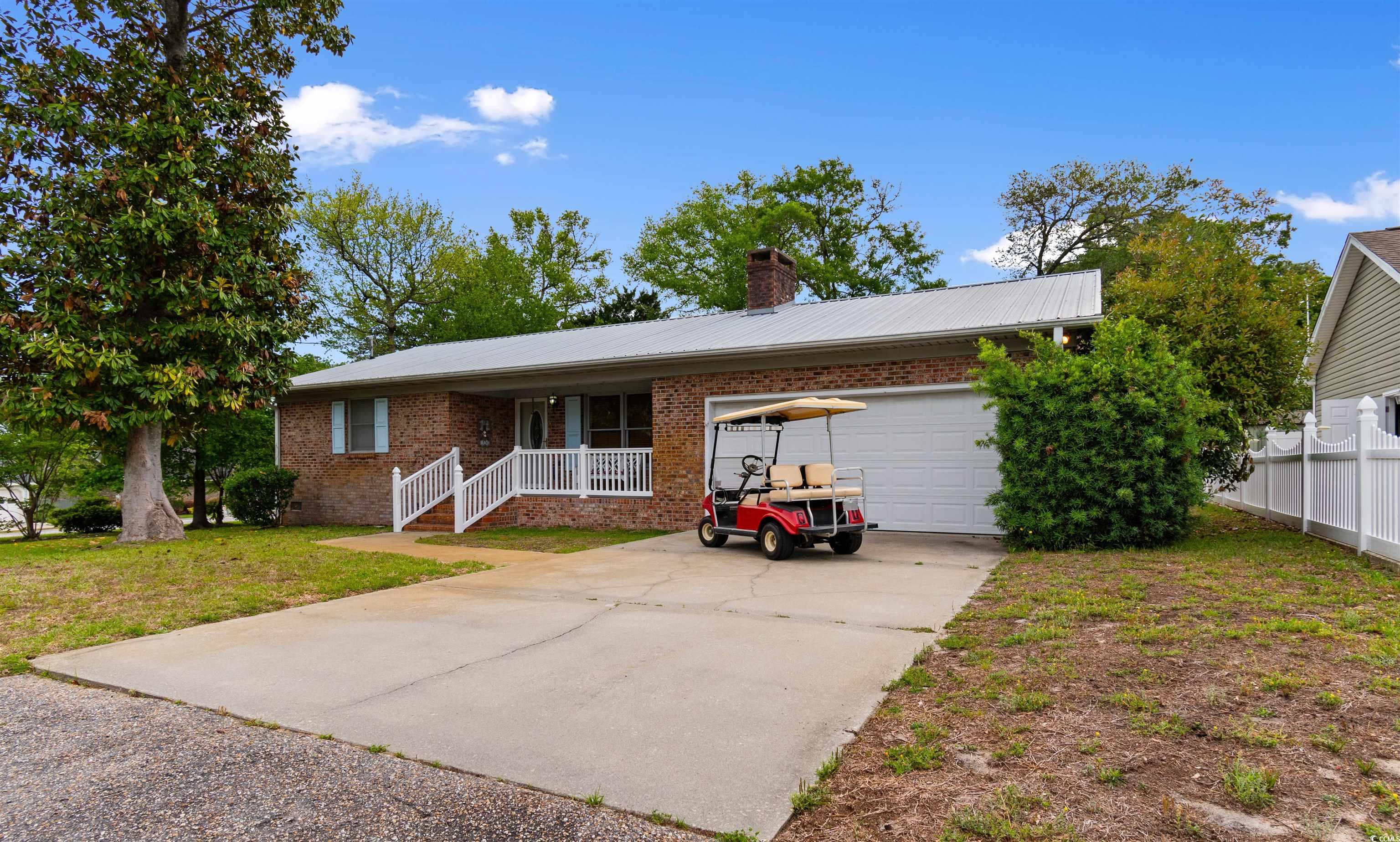 1020 Thomas Ave. Property Photo 1