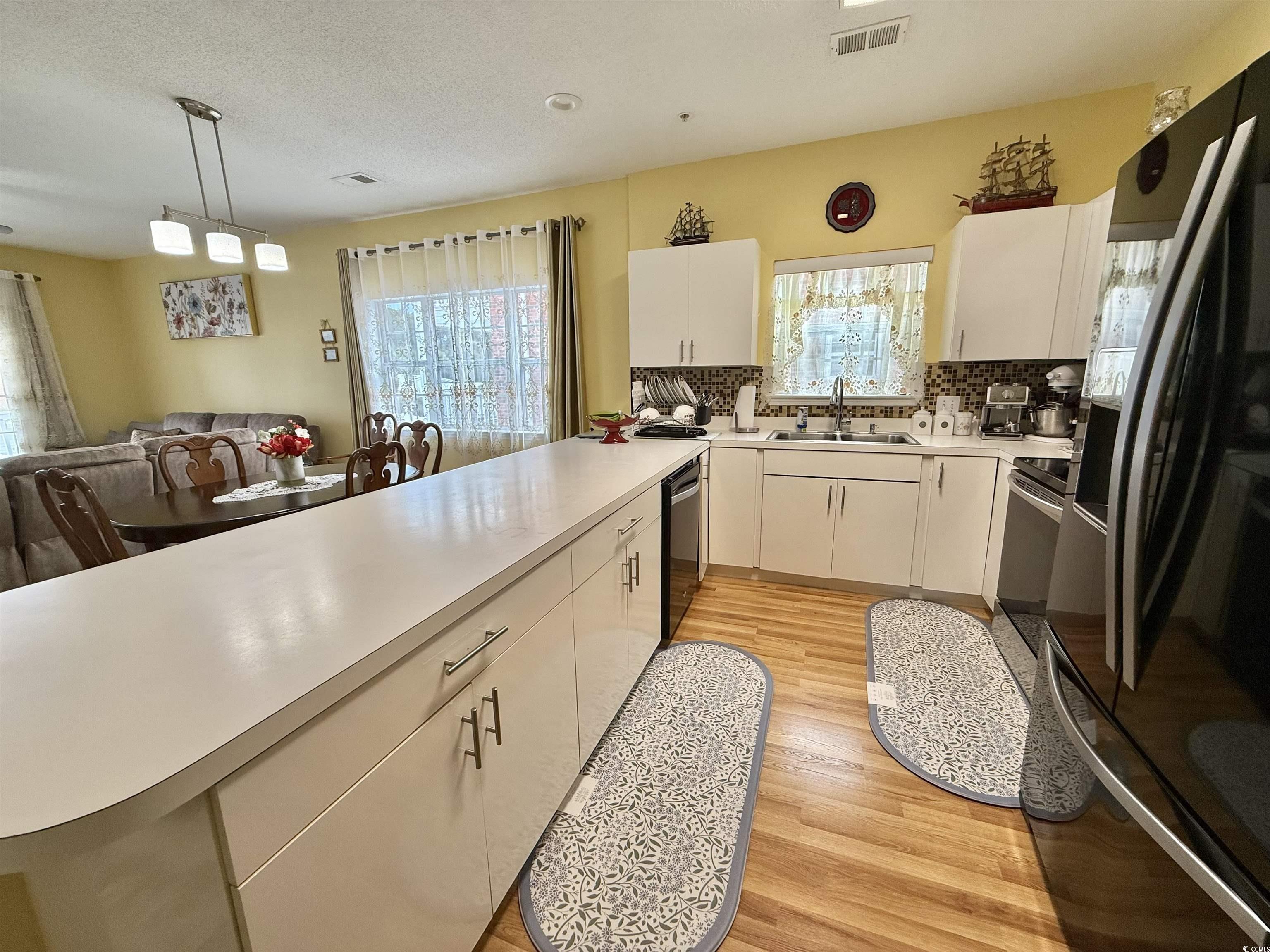 3951 Gladiola Ct. Property Photo 4