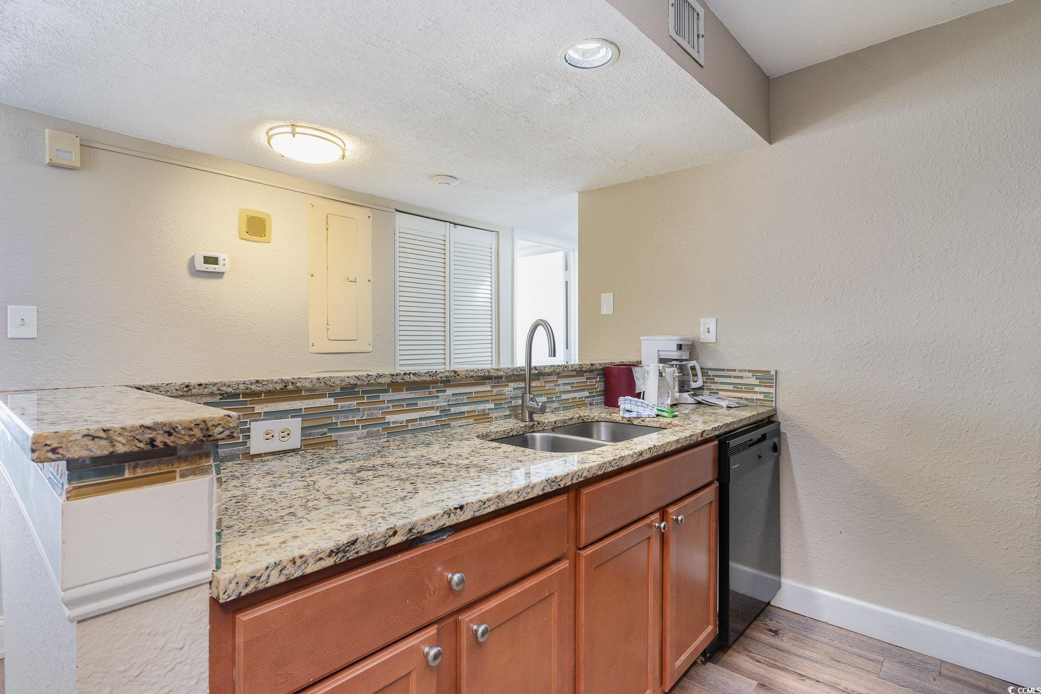 9550 Shore Dr. Property Photo 10