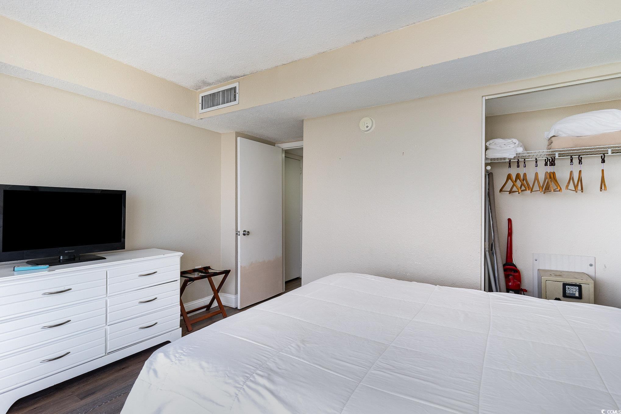 9550 Shore Dr. Property Photo 12