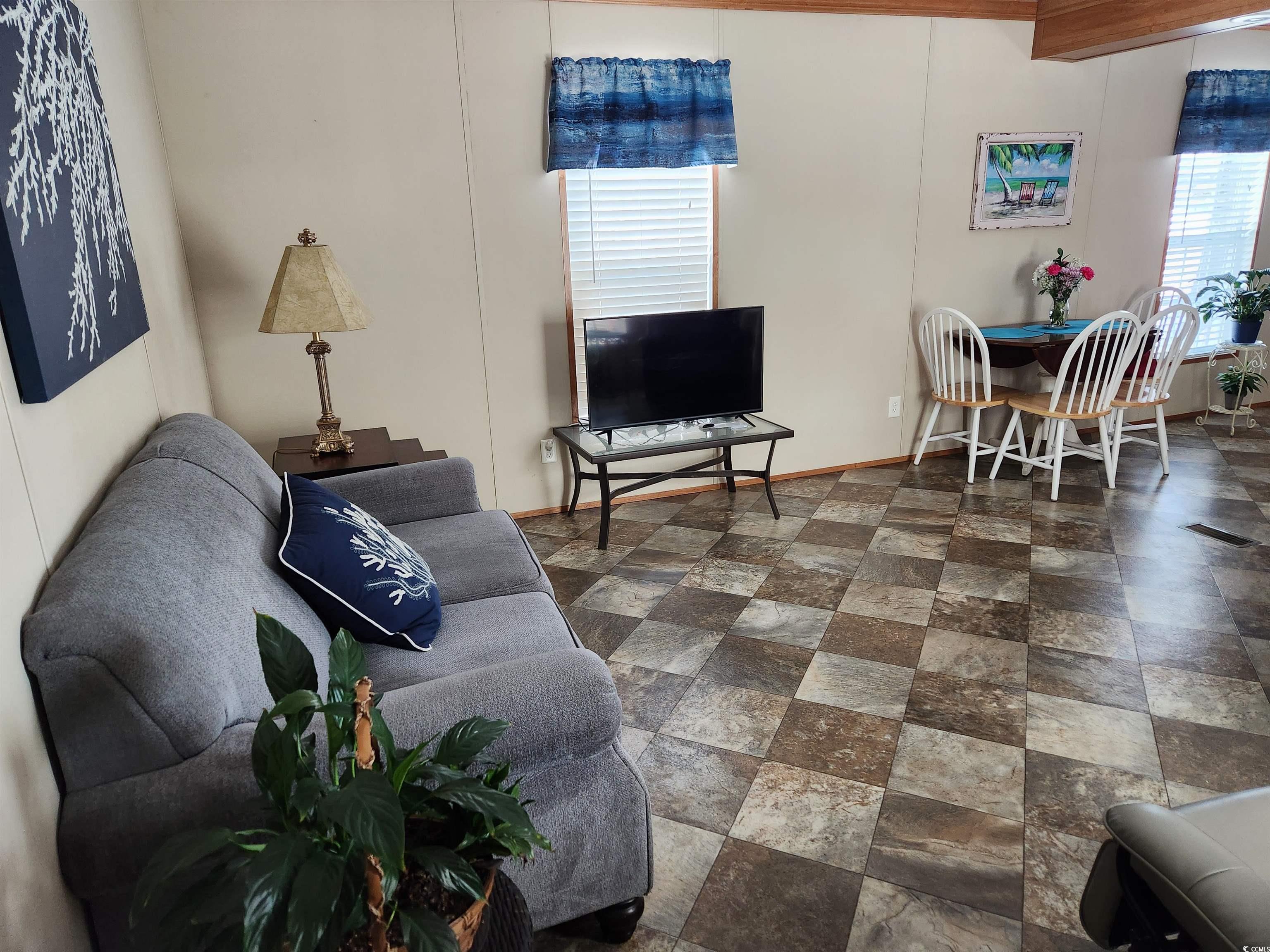 818 Wayne St. Property Photo 6