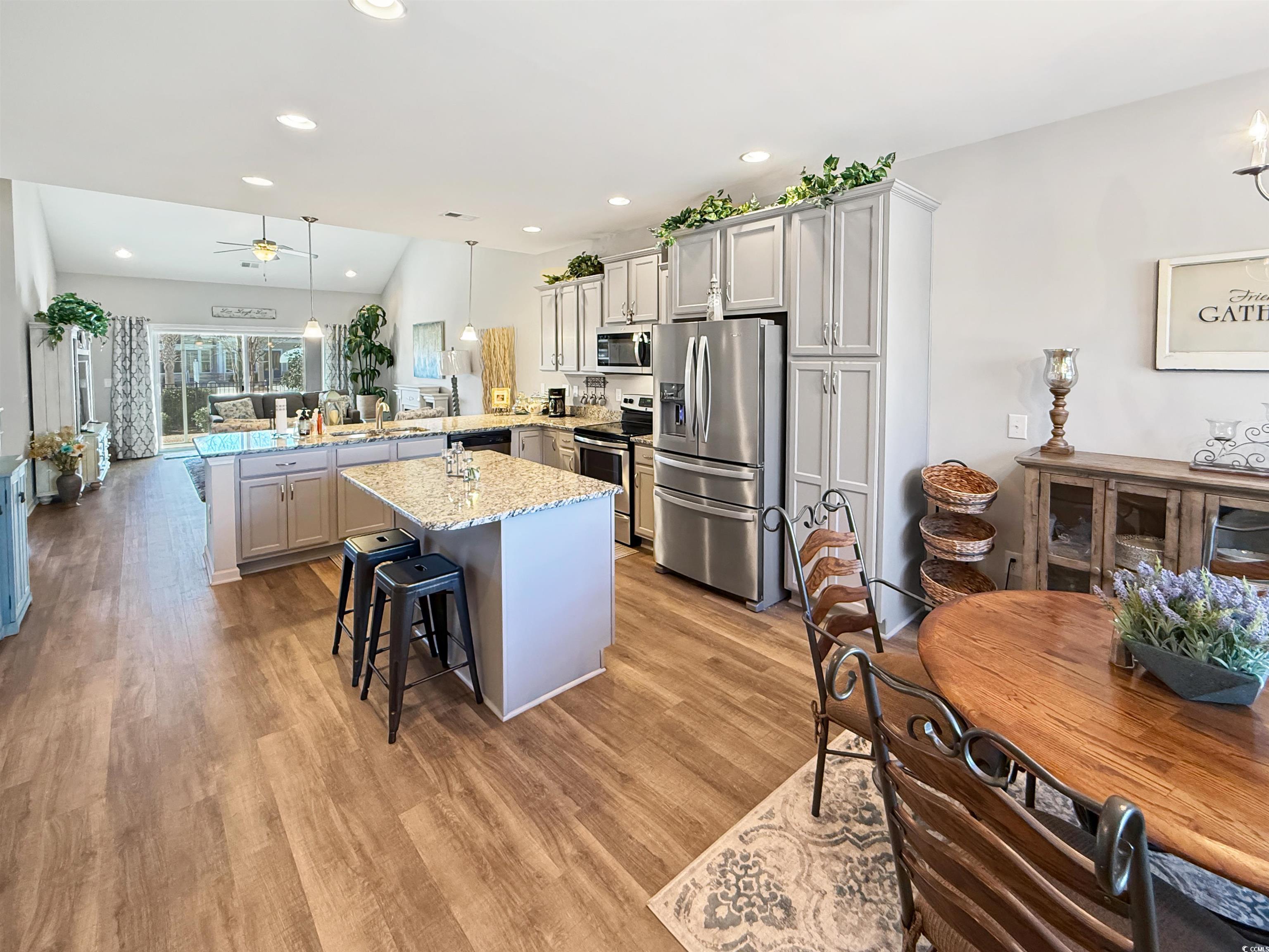 220 Machrie Loop Property Photo 4
