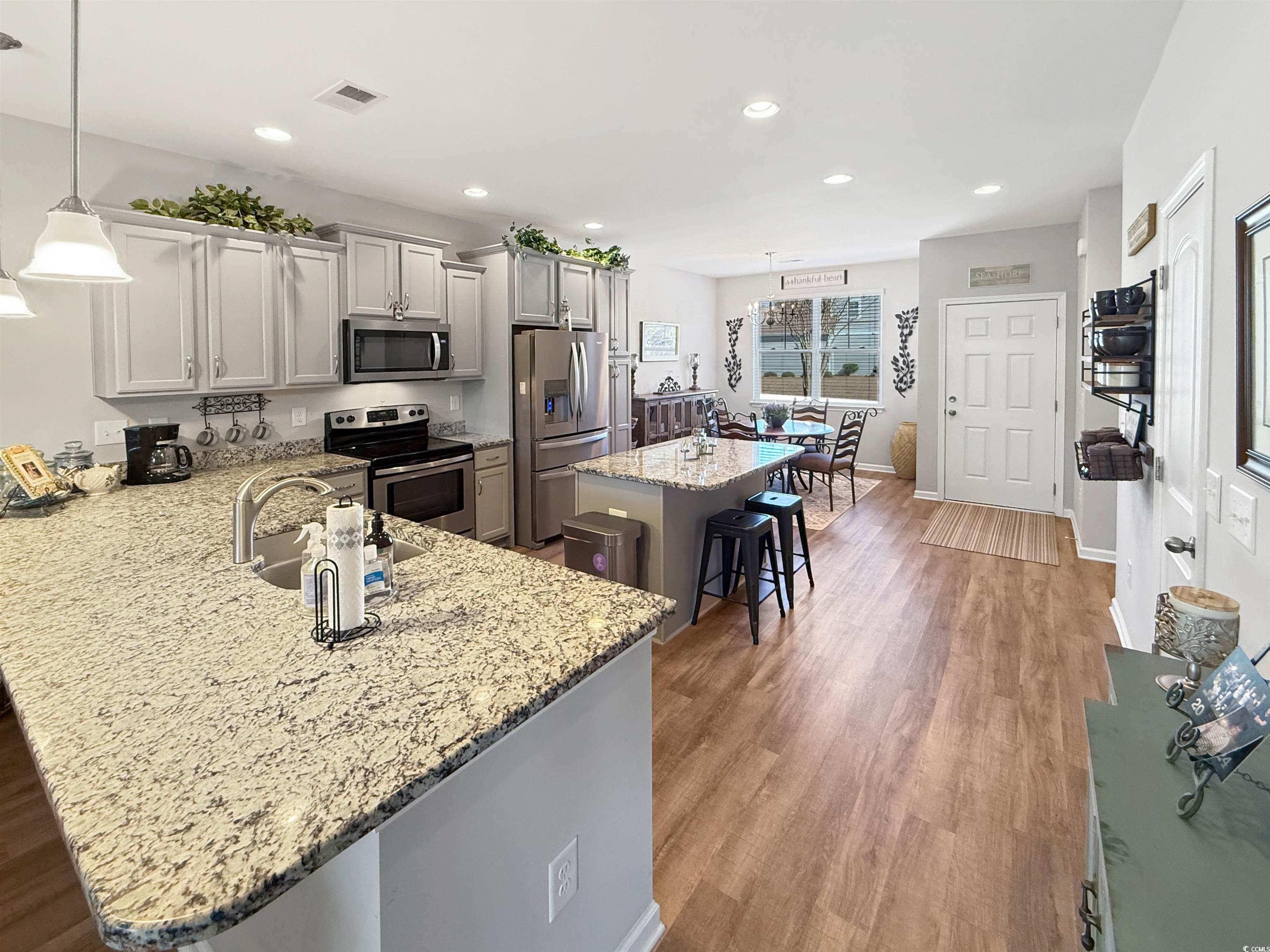 220 Machrie Loop Property Photo 7