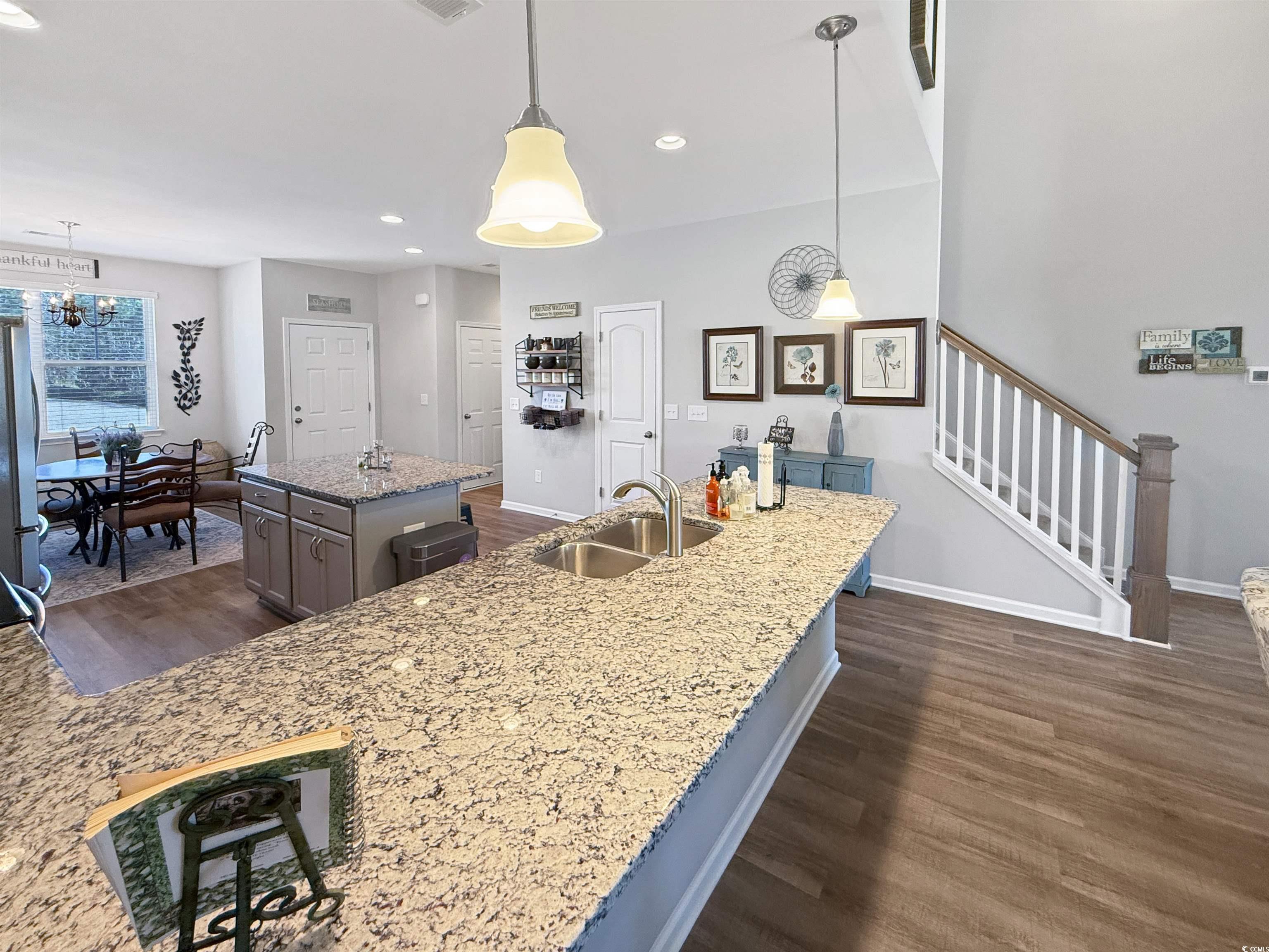 220 Machrie Loop Property Photo 8