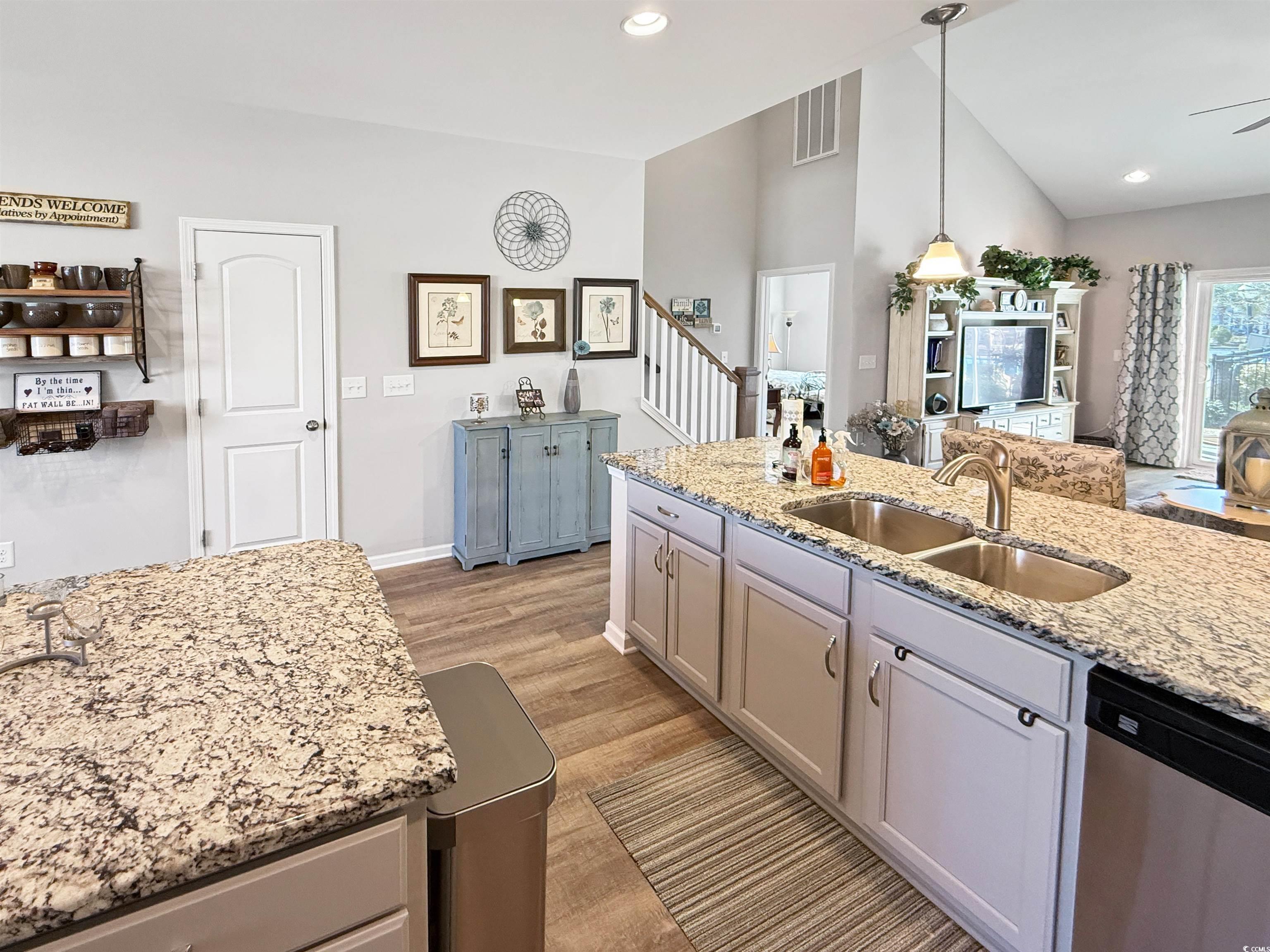 220 Machrie Loop Property Photo 9