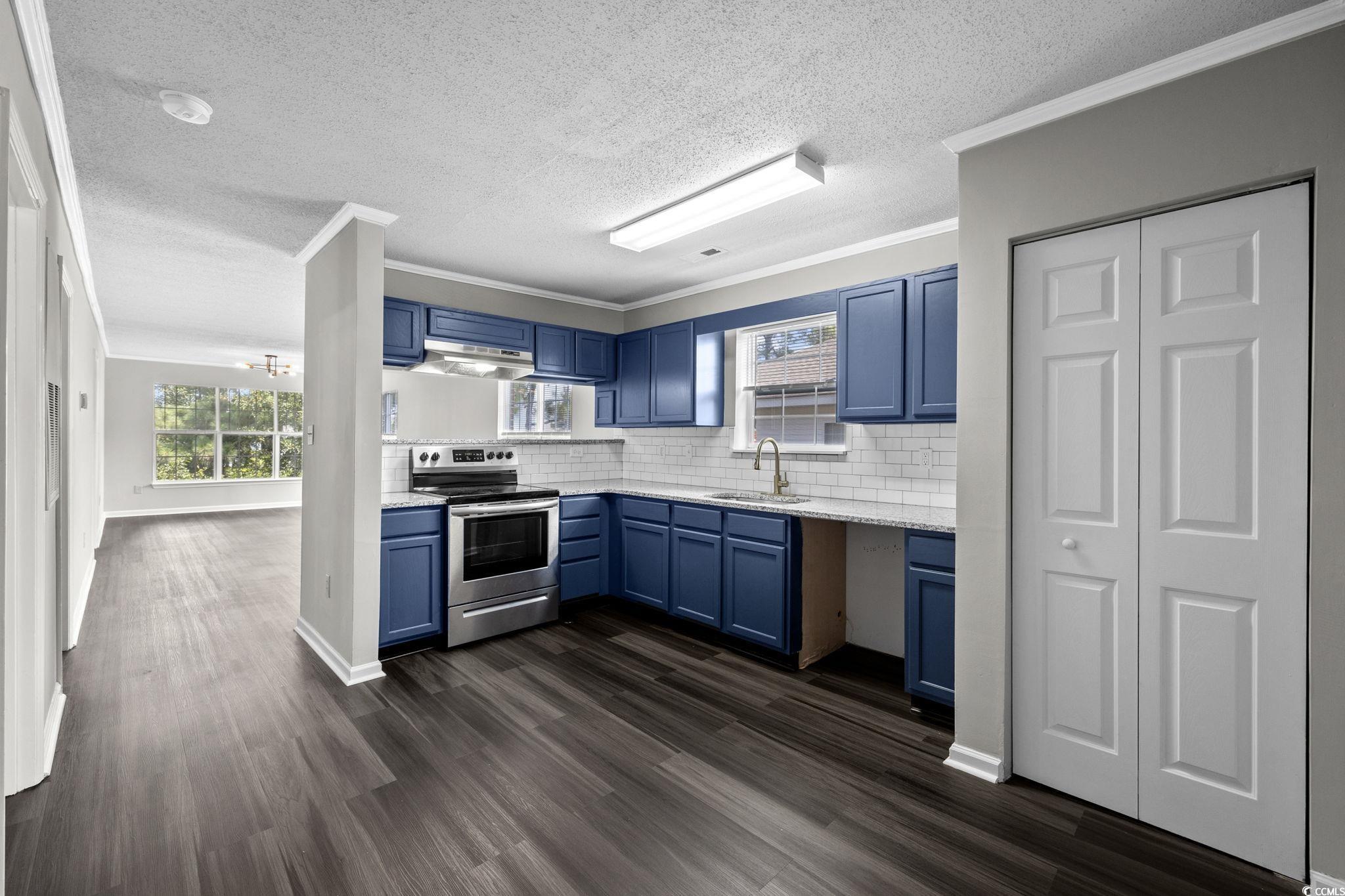 4239 Villas Dr. Property Photo 5