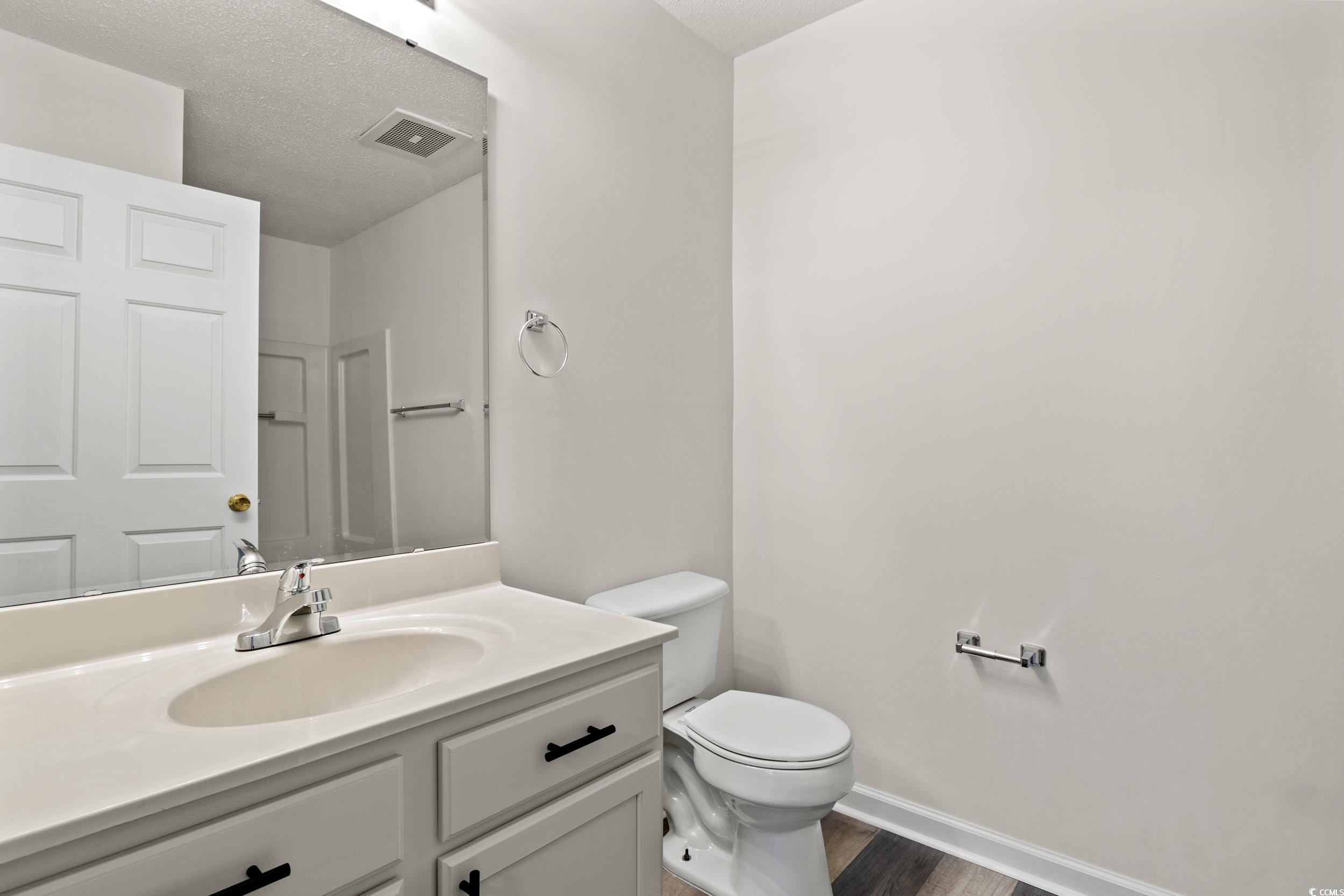 4251 Villas Dr. Property Photo 13