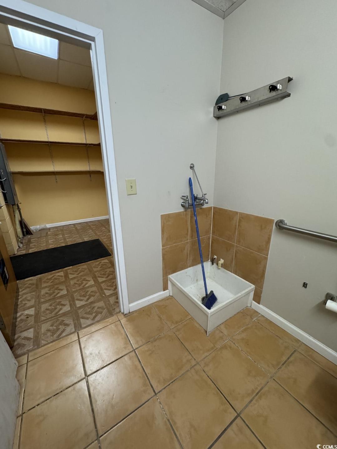 2080 Oakheart Rd. Property Photo 8