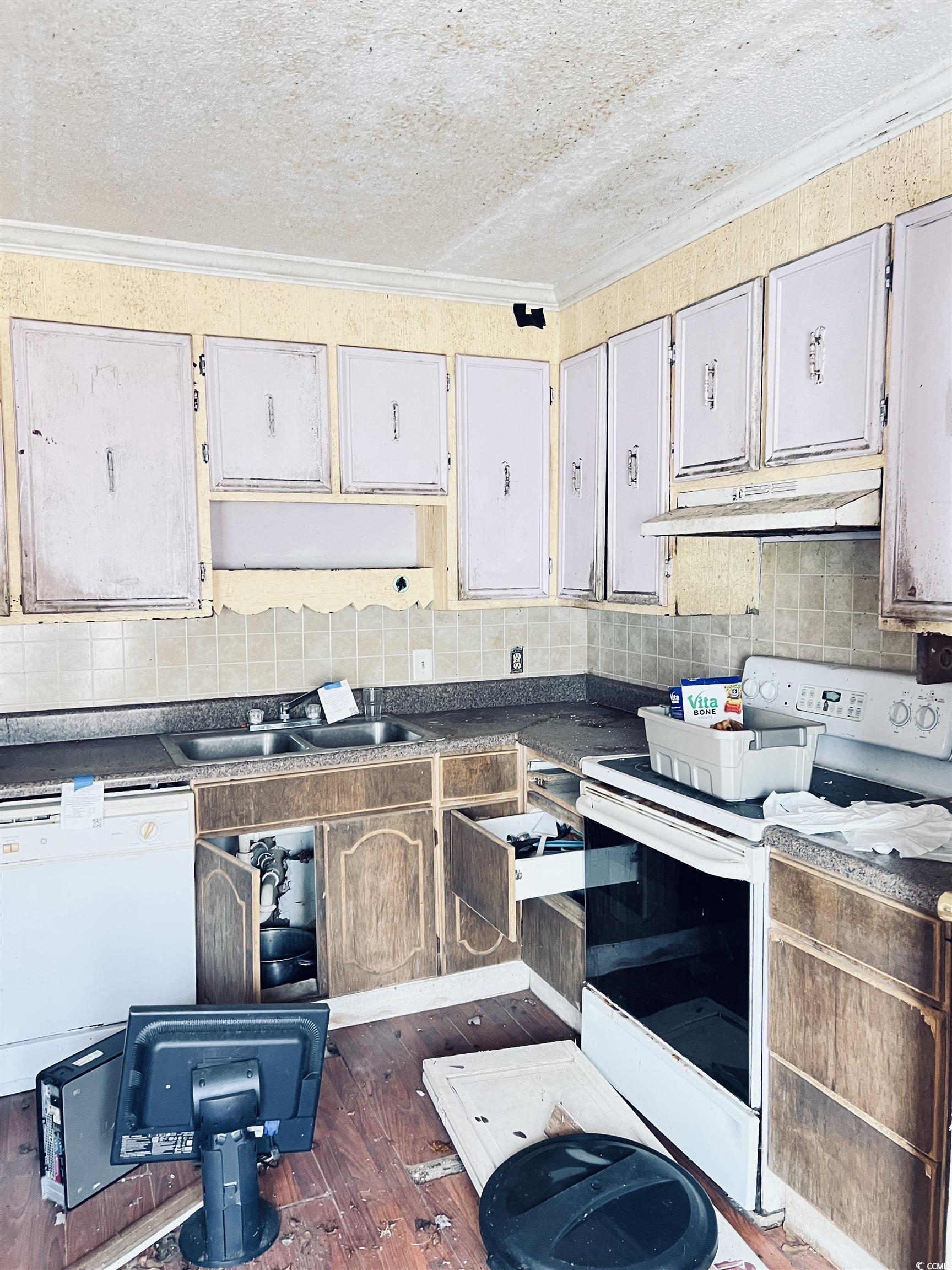 1352 Lester Ln. Property Photo 11