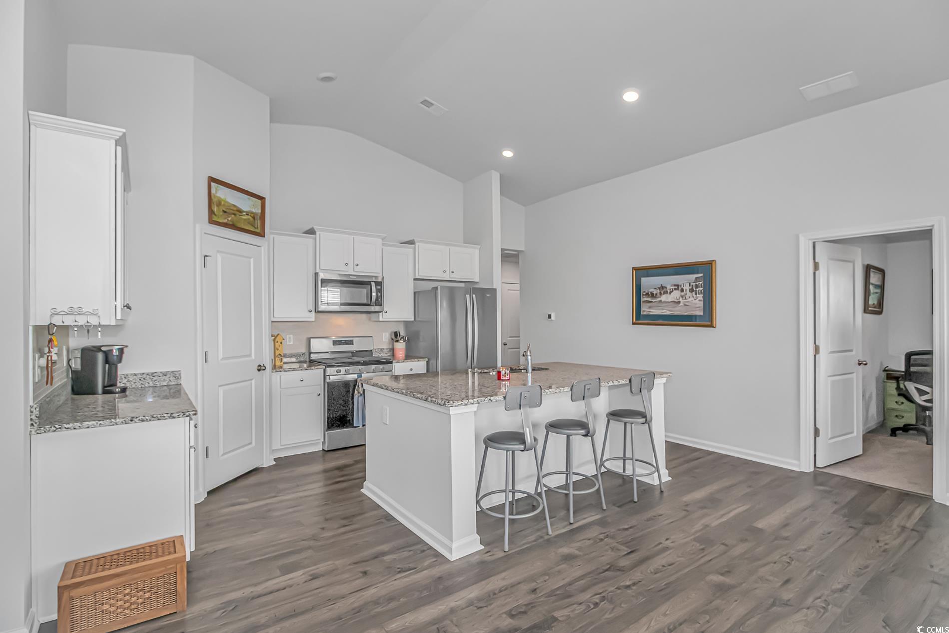 559 Courtridge Loop Property Photo 3