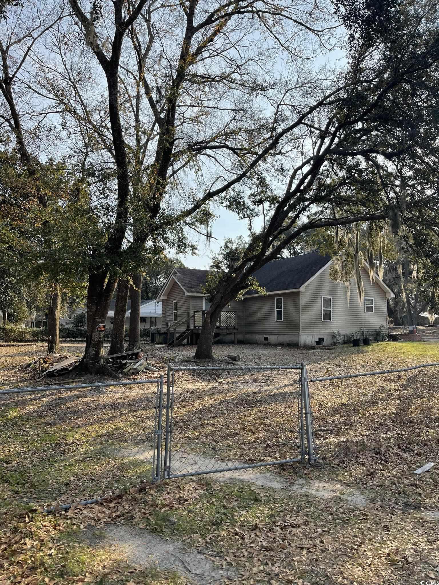 1353 Moss St. Property Photo 15