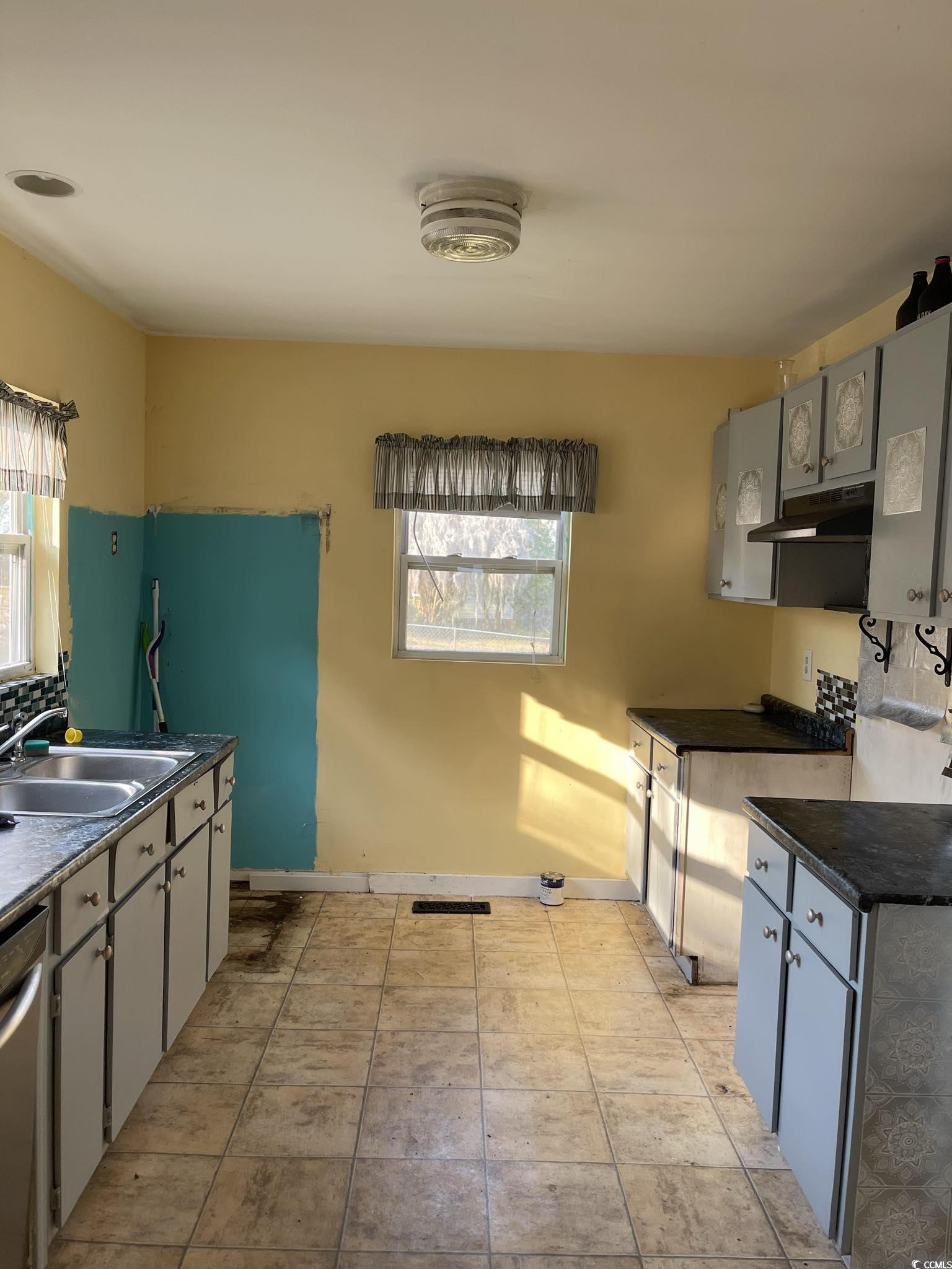 1353 Moss St. Property Photo 24