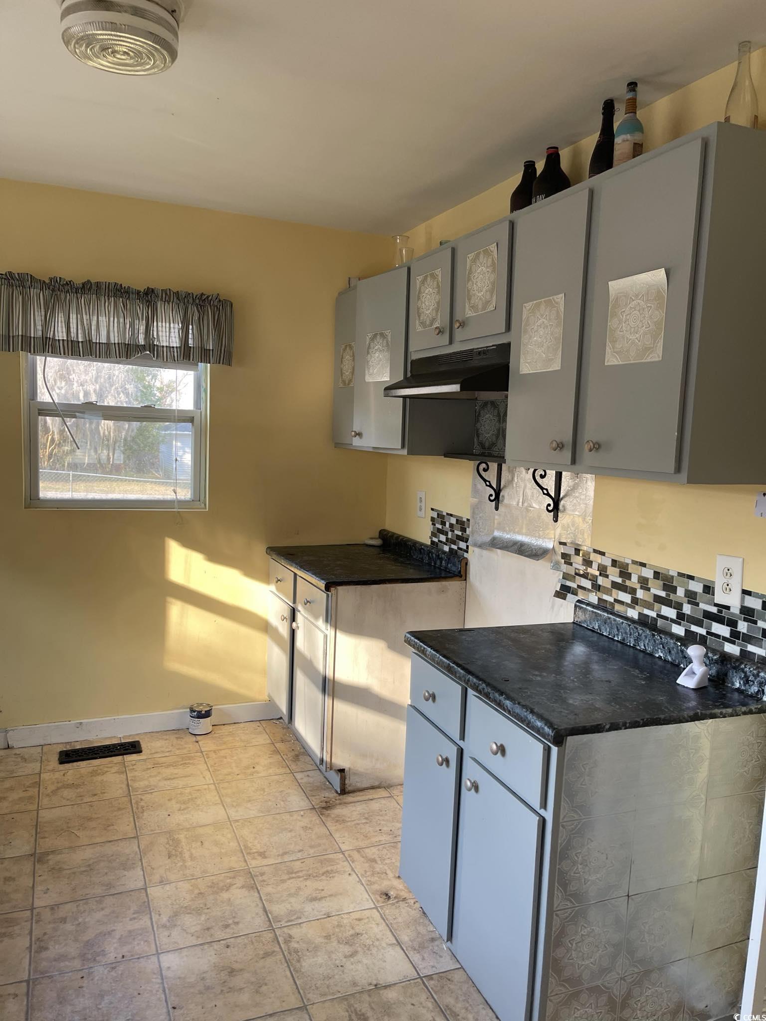1353 Moss St. Property Photo 25