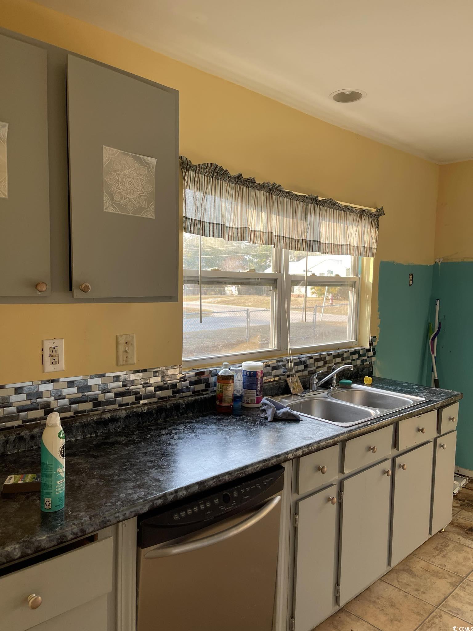 1353 Moss St. Property Photo 31