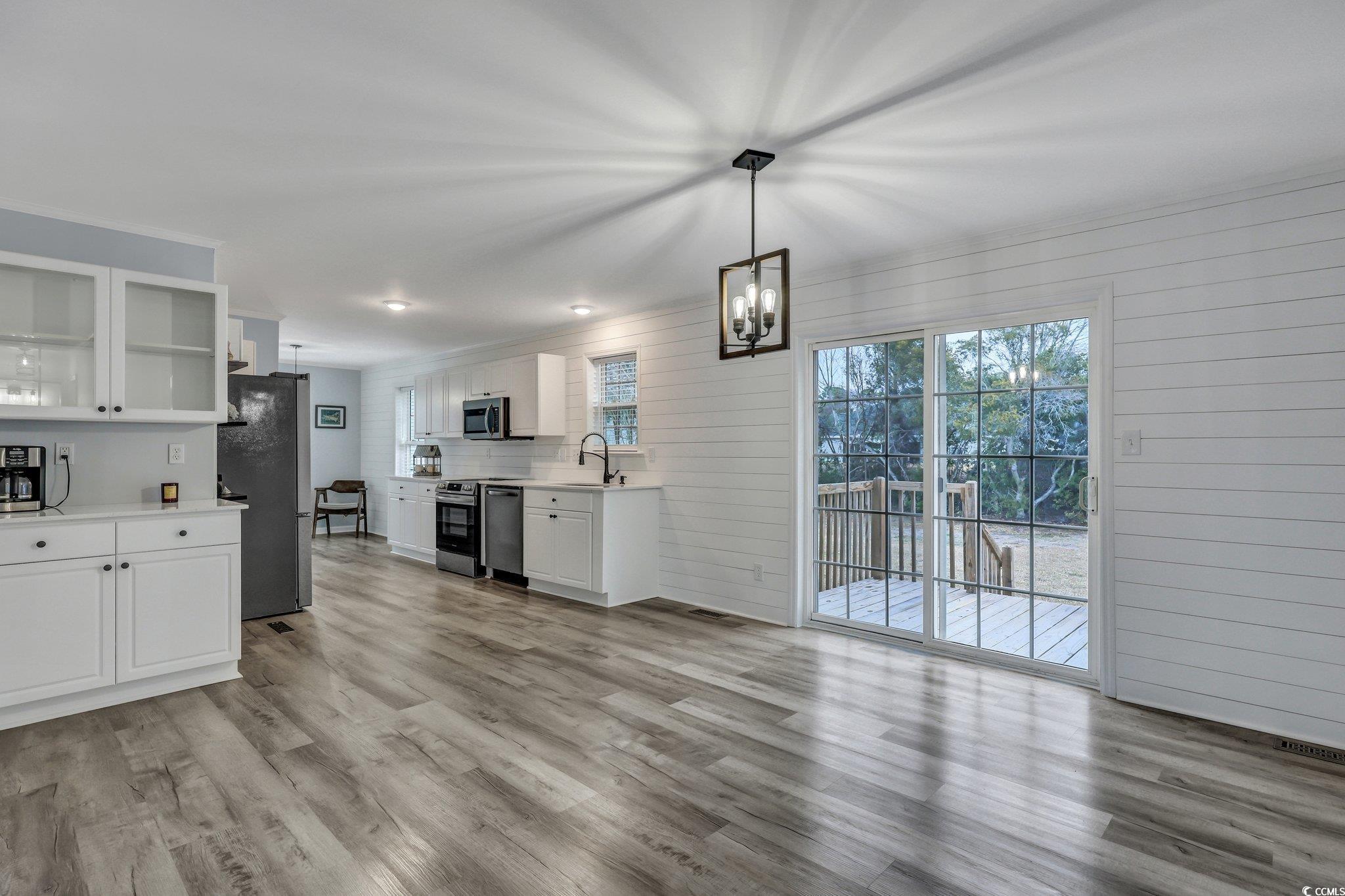 308 Stone Throw Dr. Property Photo 5