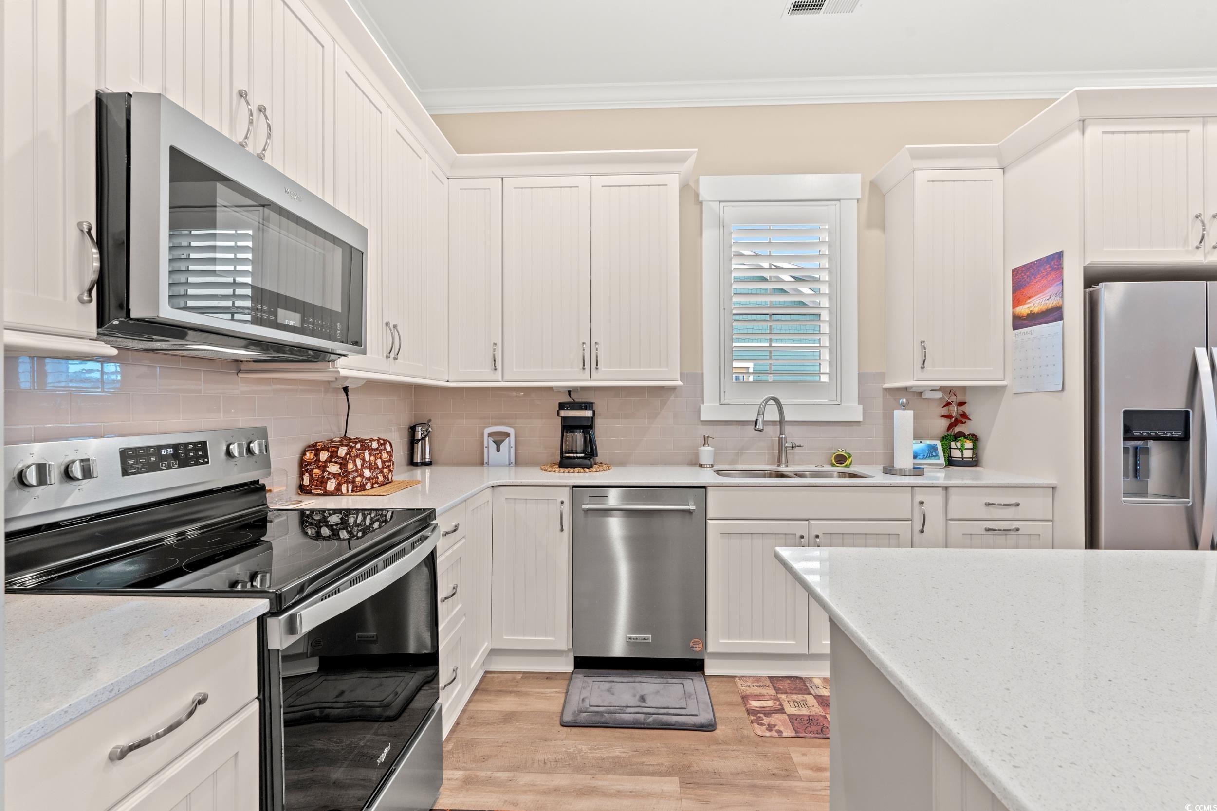 8155 Living Tide Dr. Property Photo 9