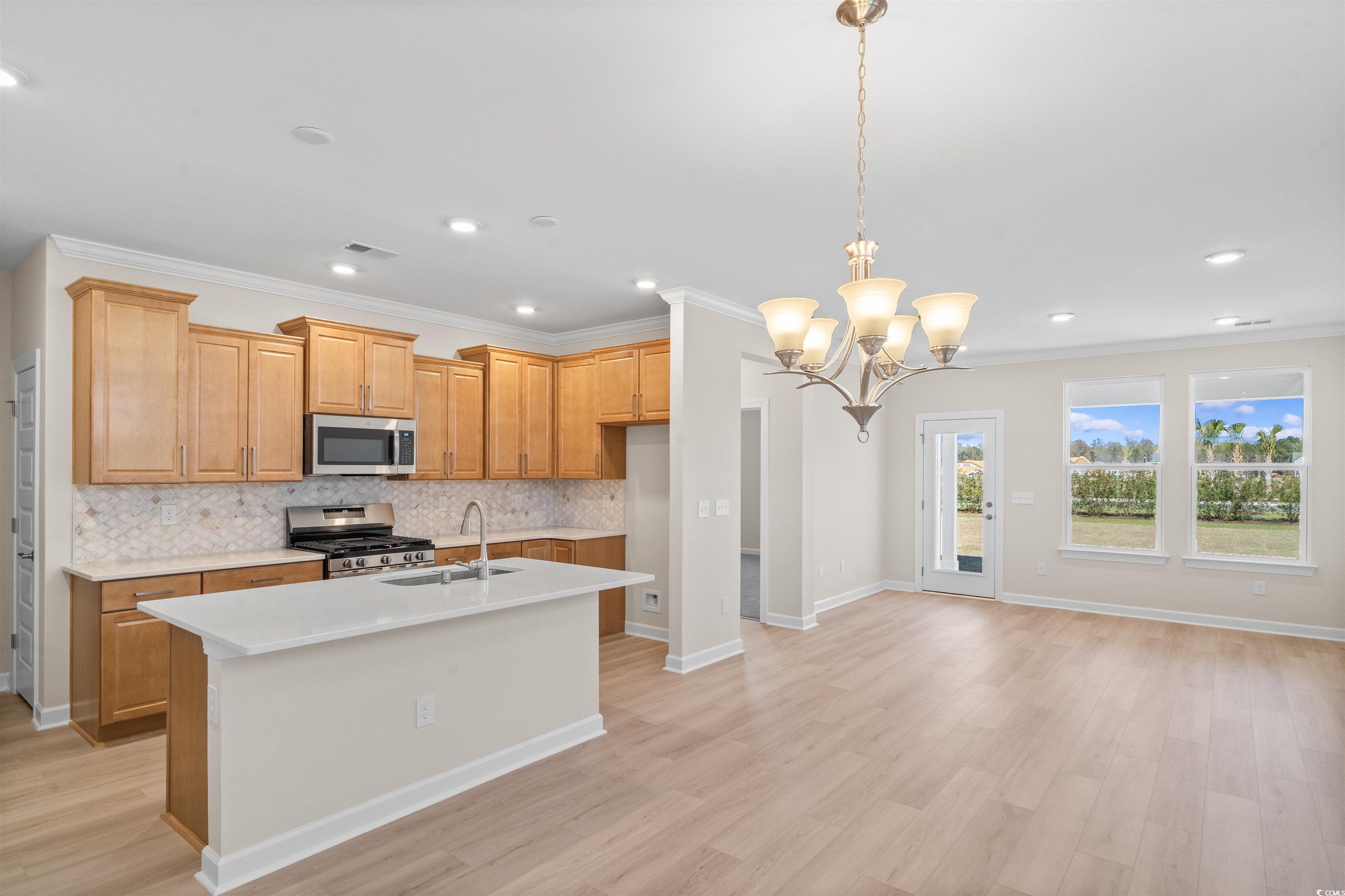 615 Castle Ct. Property Photo 3