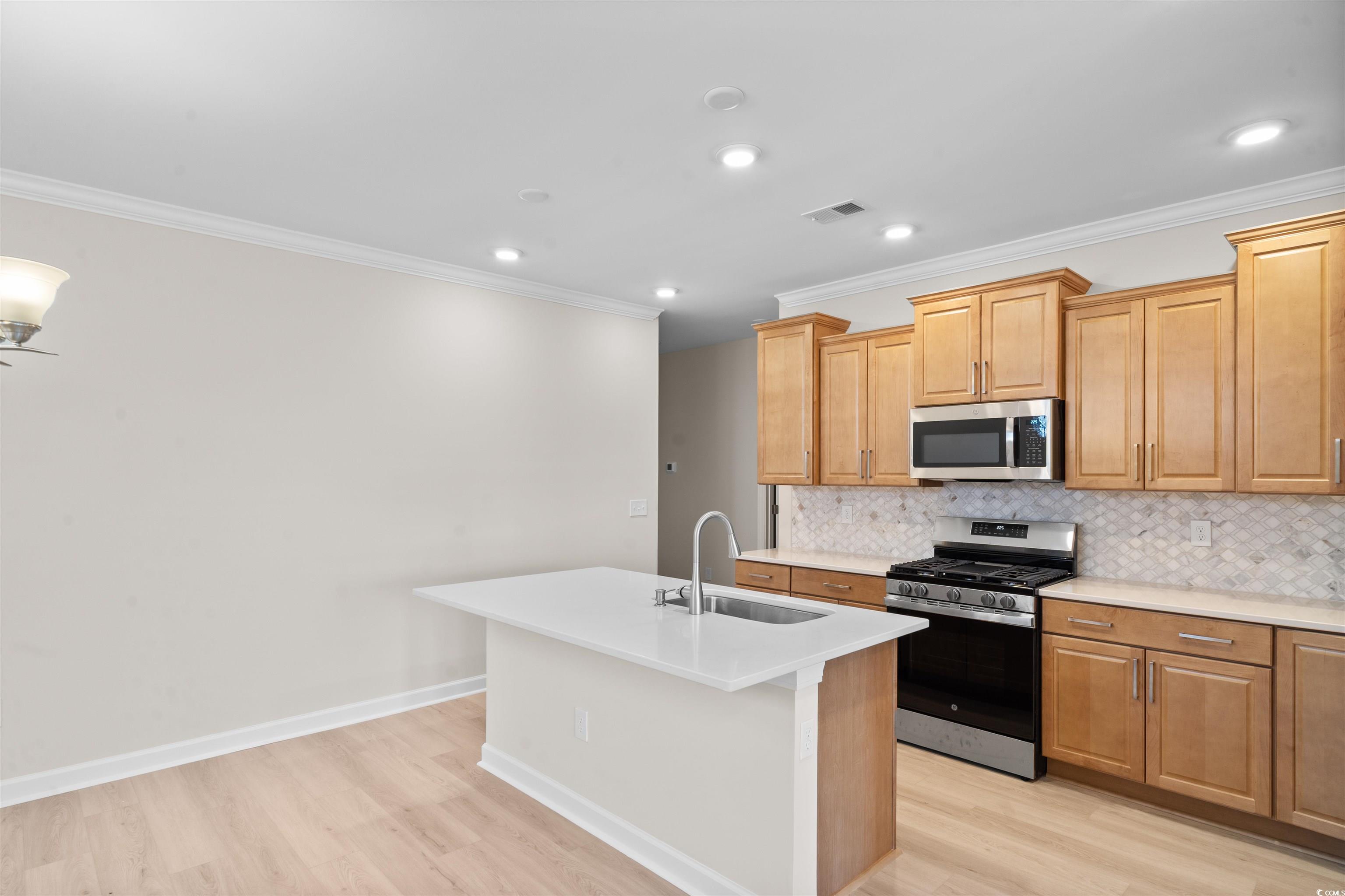 615 Castle Ct. Property Photo 4