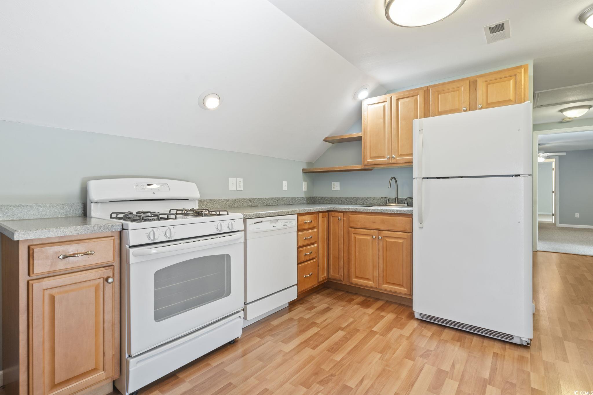 390 Boundary Ave. Property Photo 35