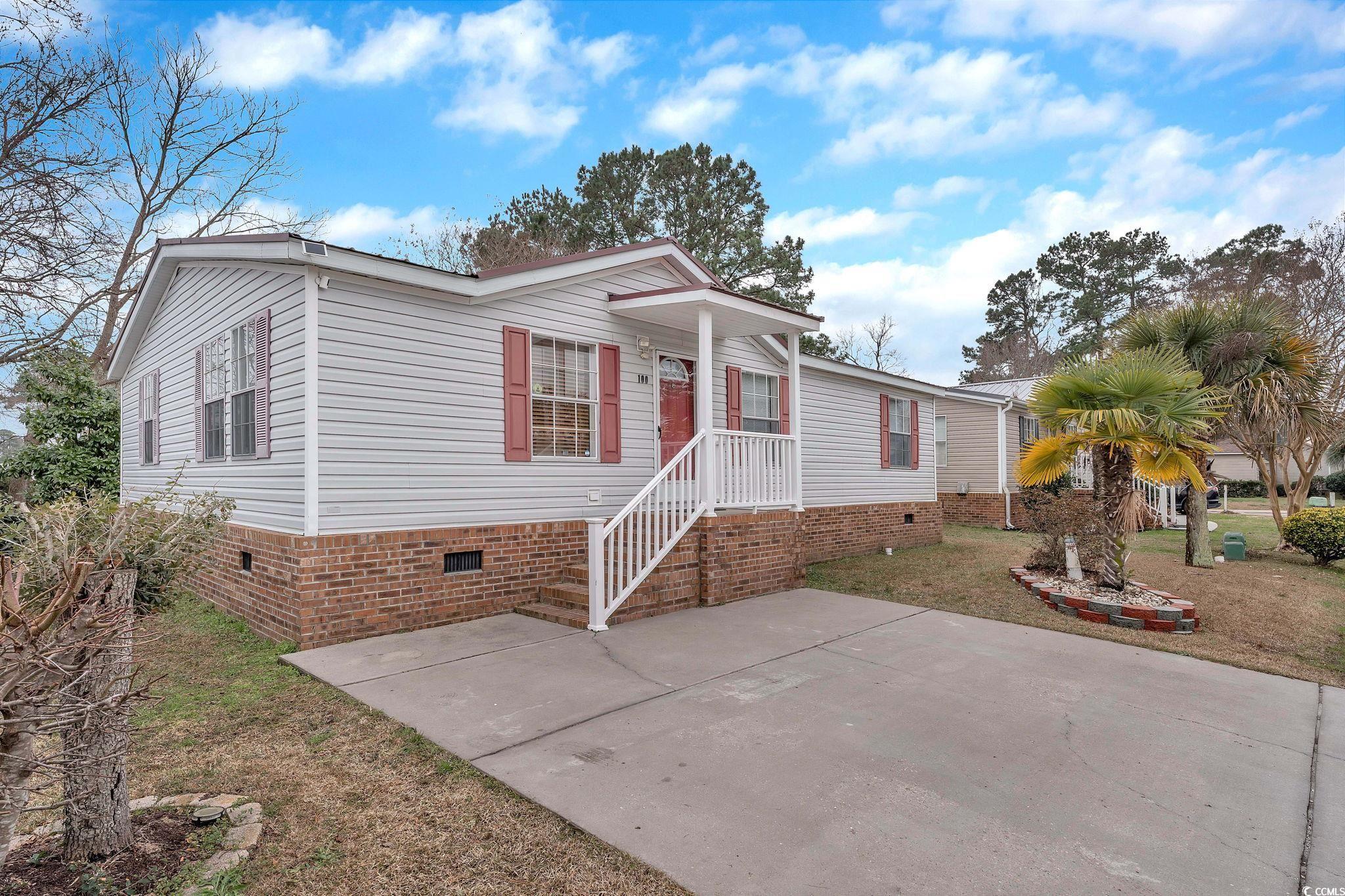 100 Kings Dr. Property Photo