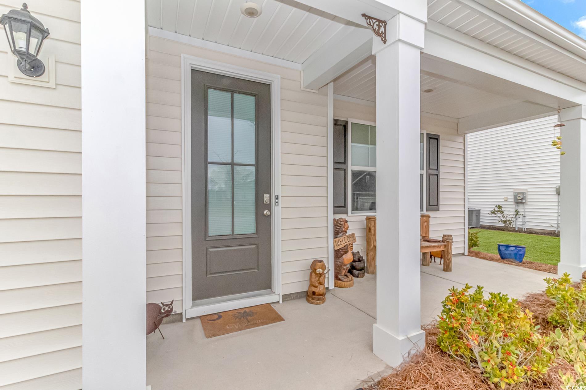 560 Pier Ct. Property Photo 2