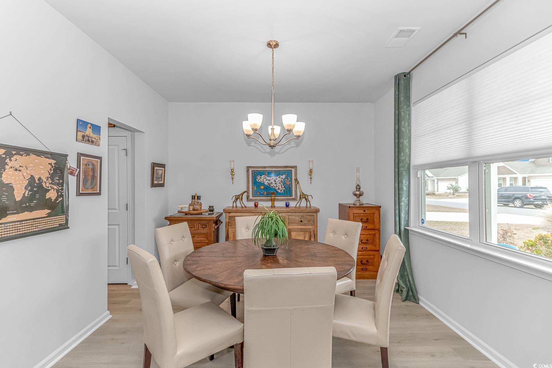 560 Pier Ct. Property Photo 4