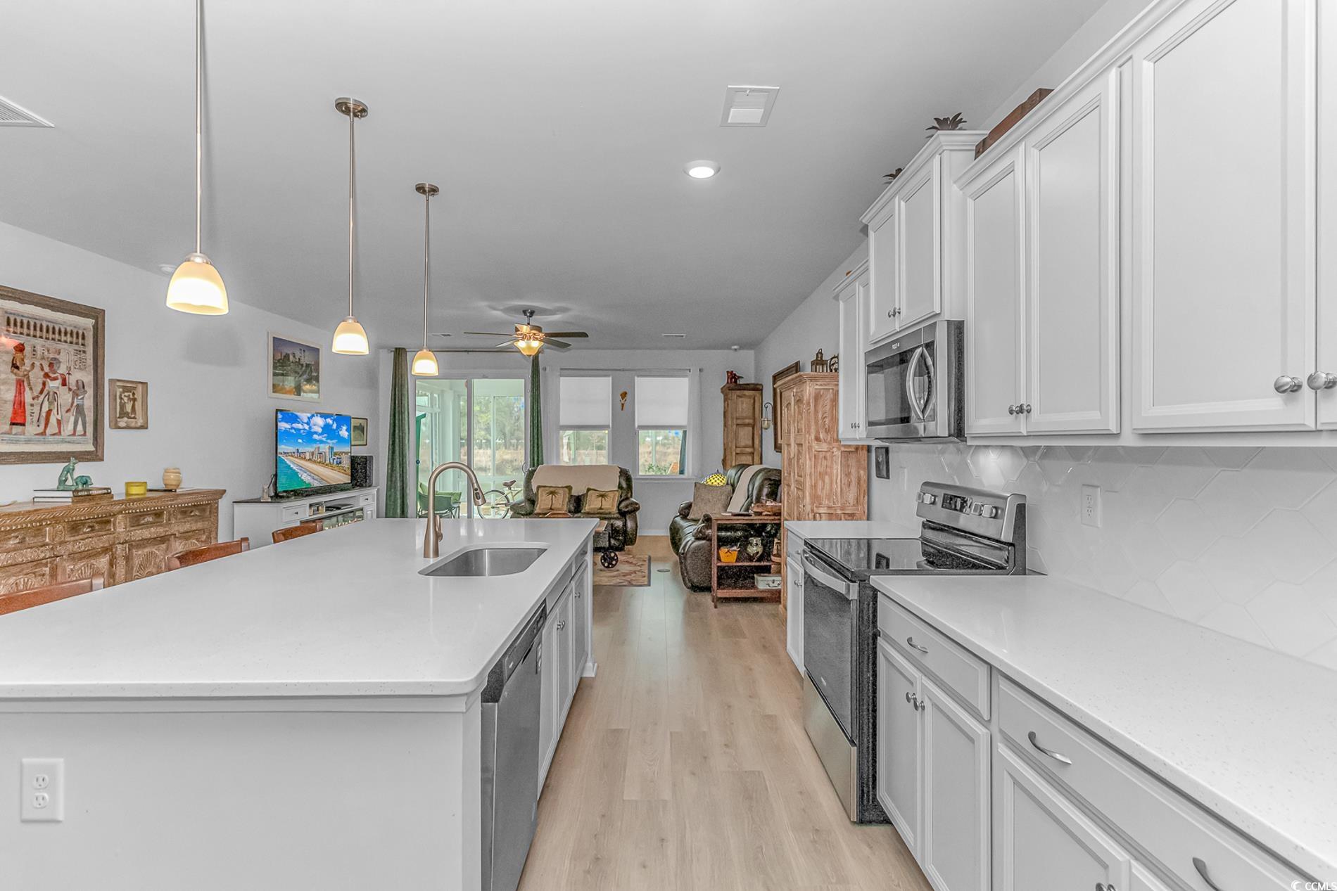 560 Pier Ct. Property Photo 6