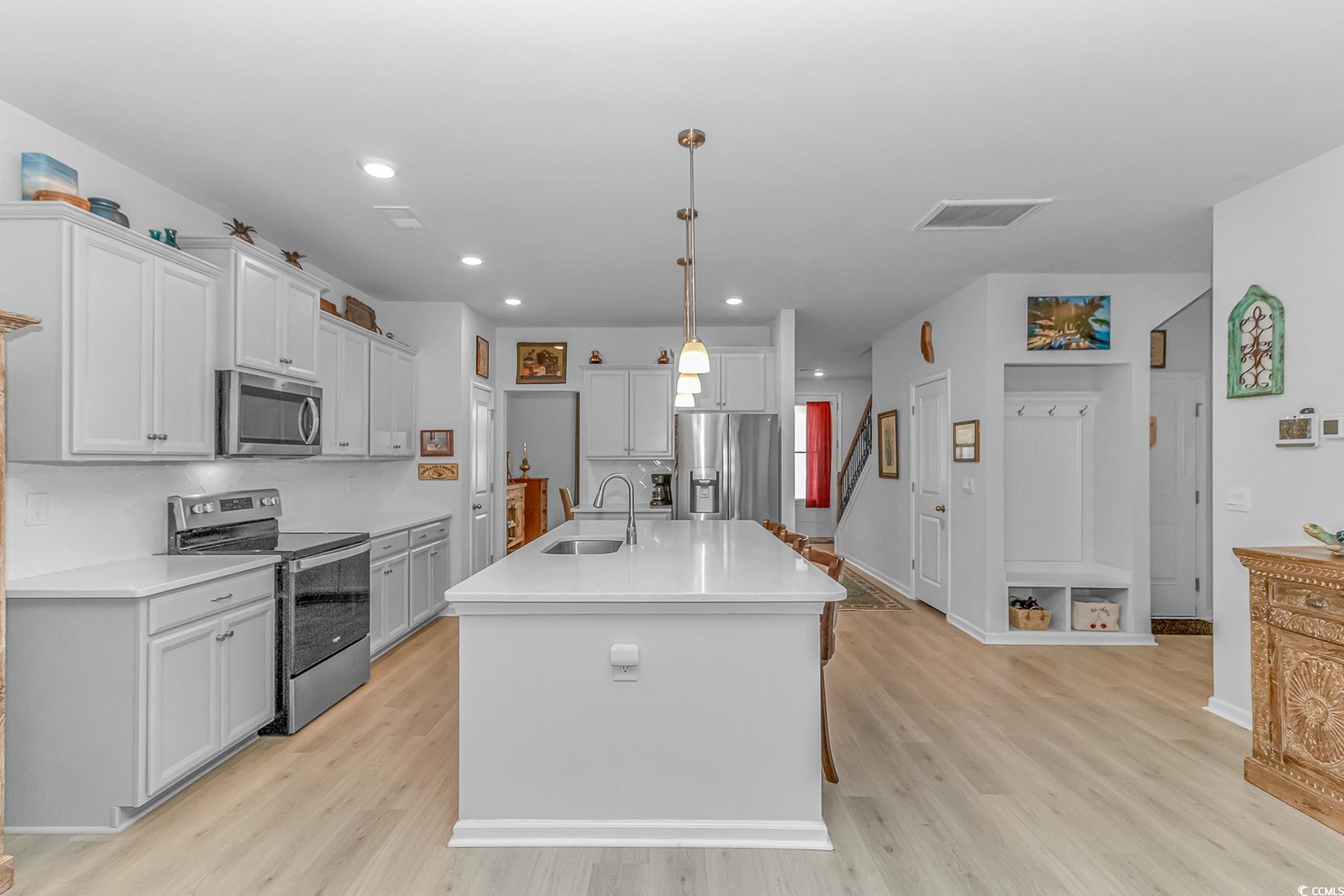 560 Pier Ct. Property Photo 8