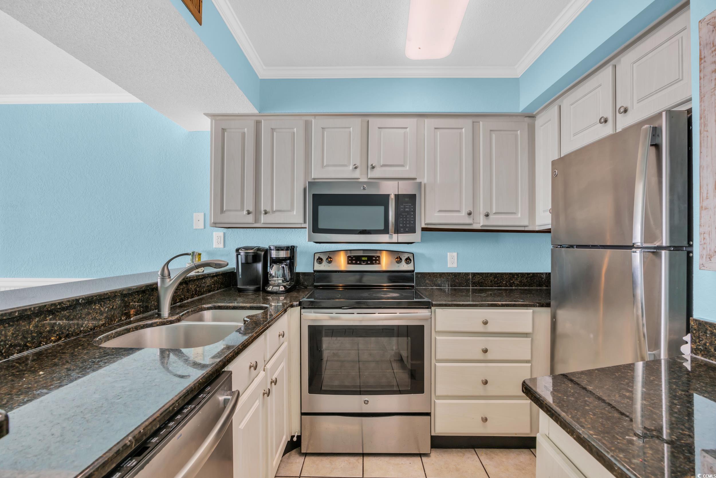 9400 Shore Dr. Property Photo 6