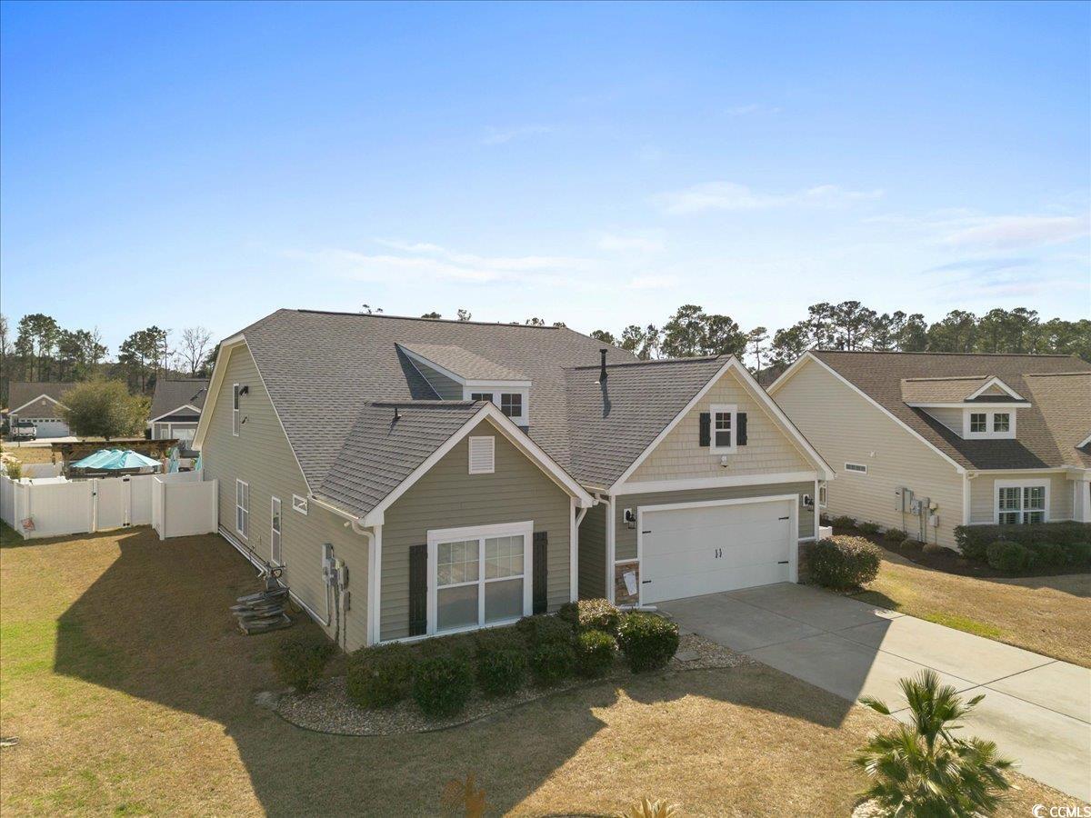 556 Cedar Lakes Dr. Property Photo 2