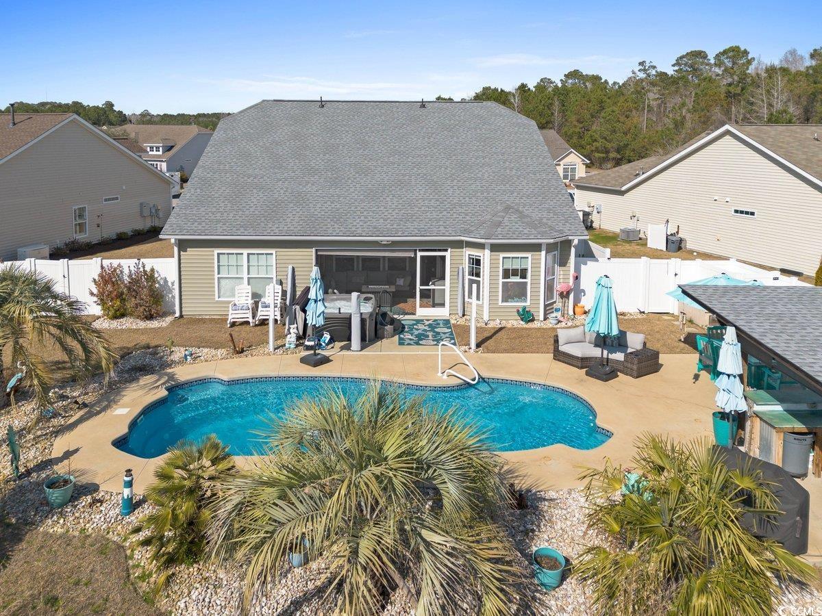 556 Cedar Lakes Dr. Property Photo 4