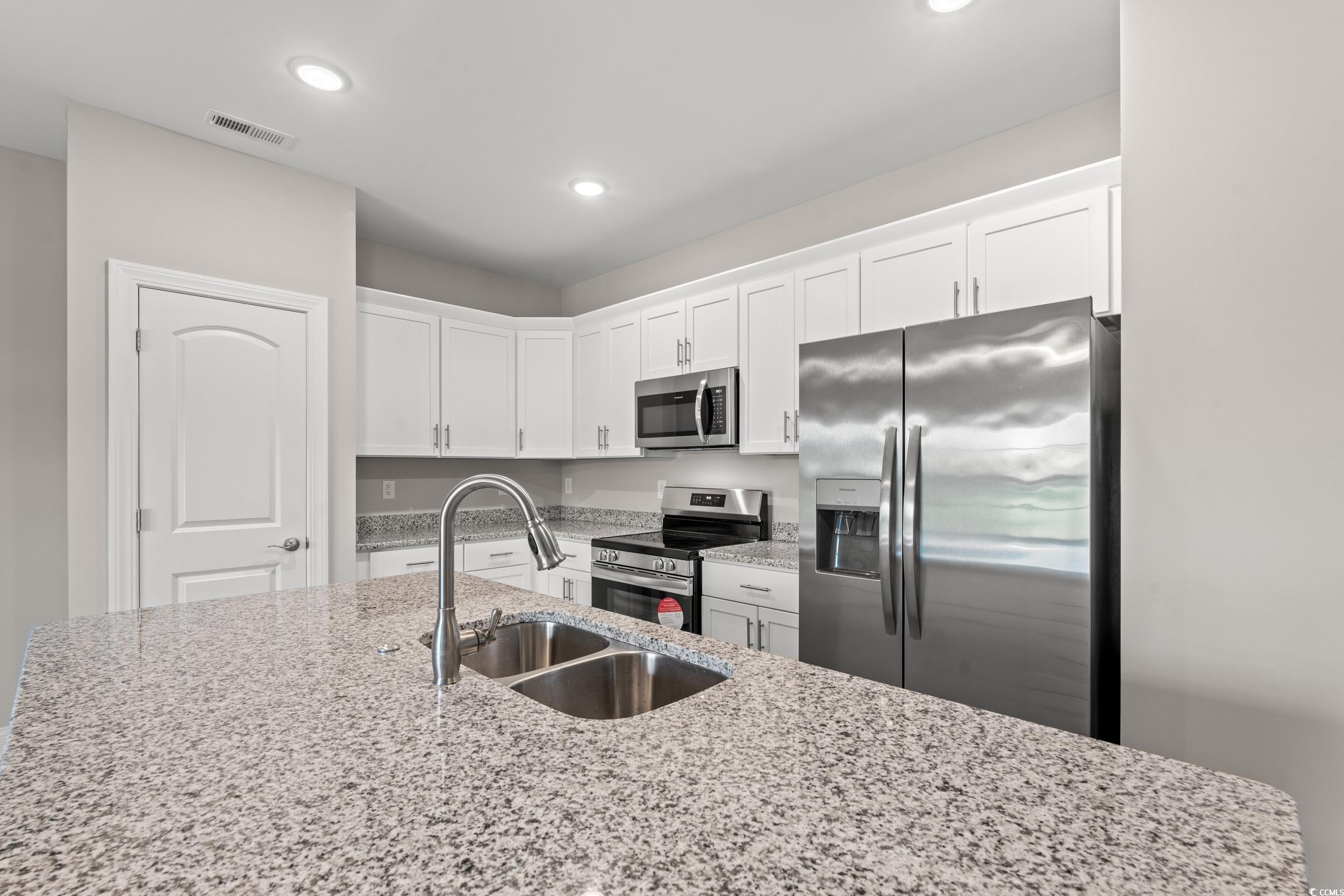 344 Kiskadee Loop Property Photo 6