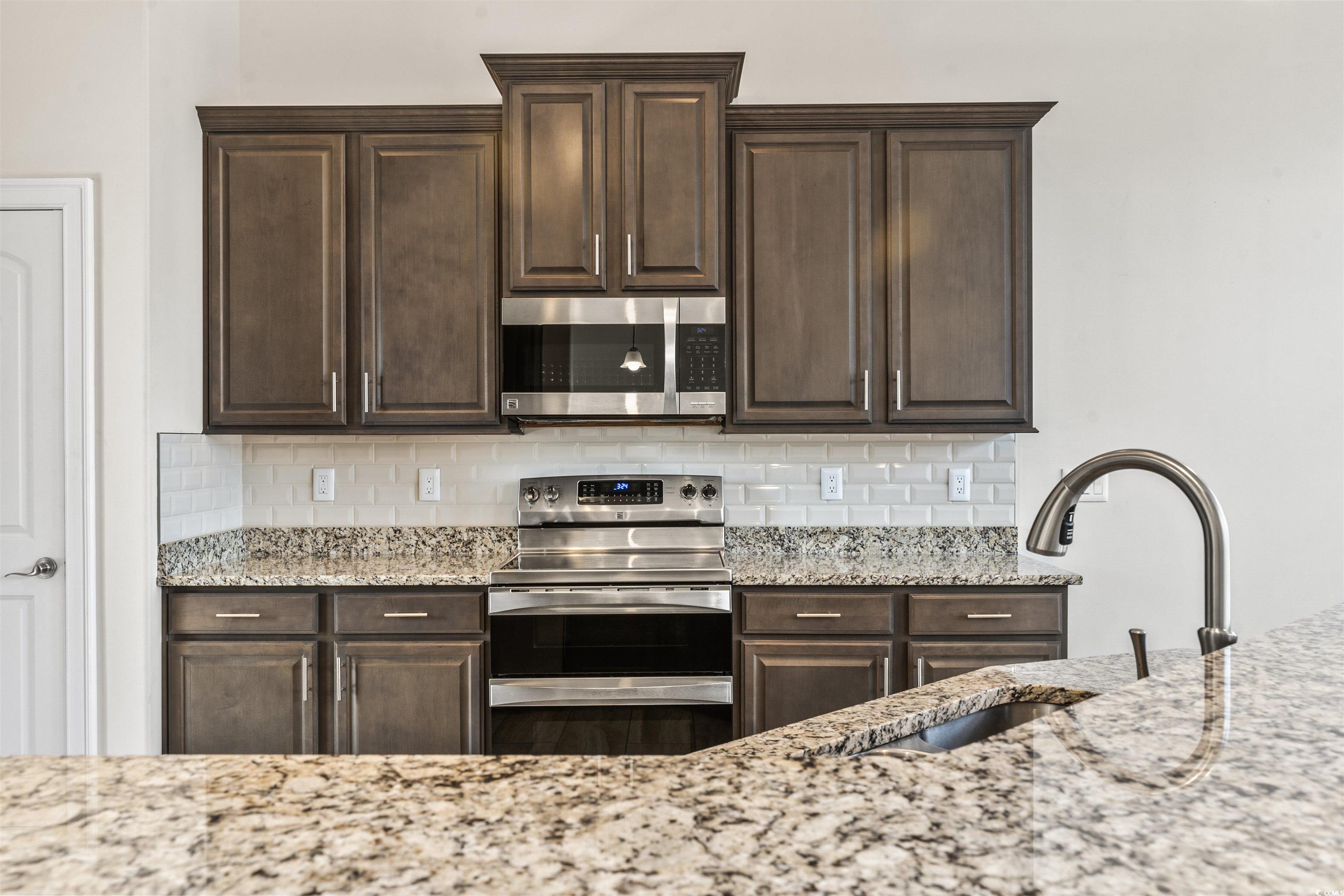 654 Evers Loop Property Photo 10