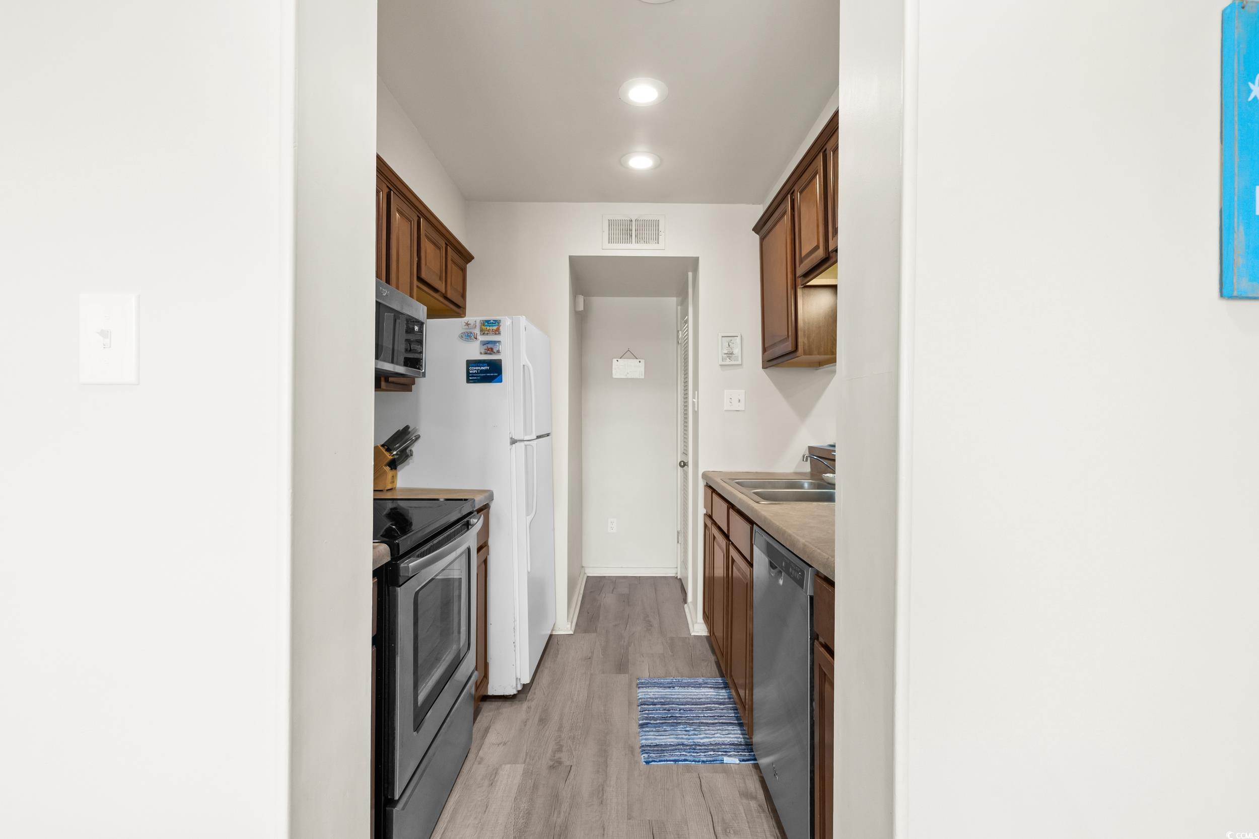9661 Shore Dr. Property Photo 15