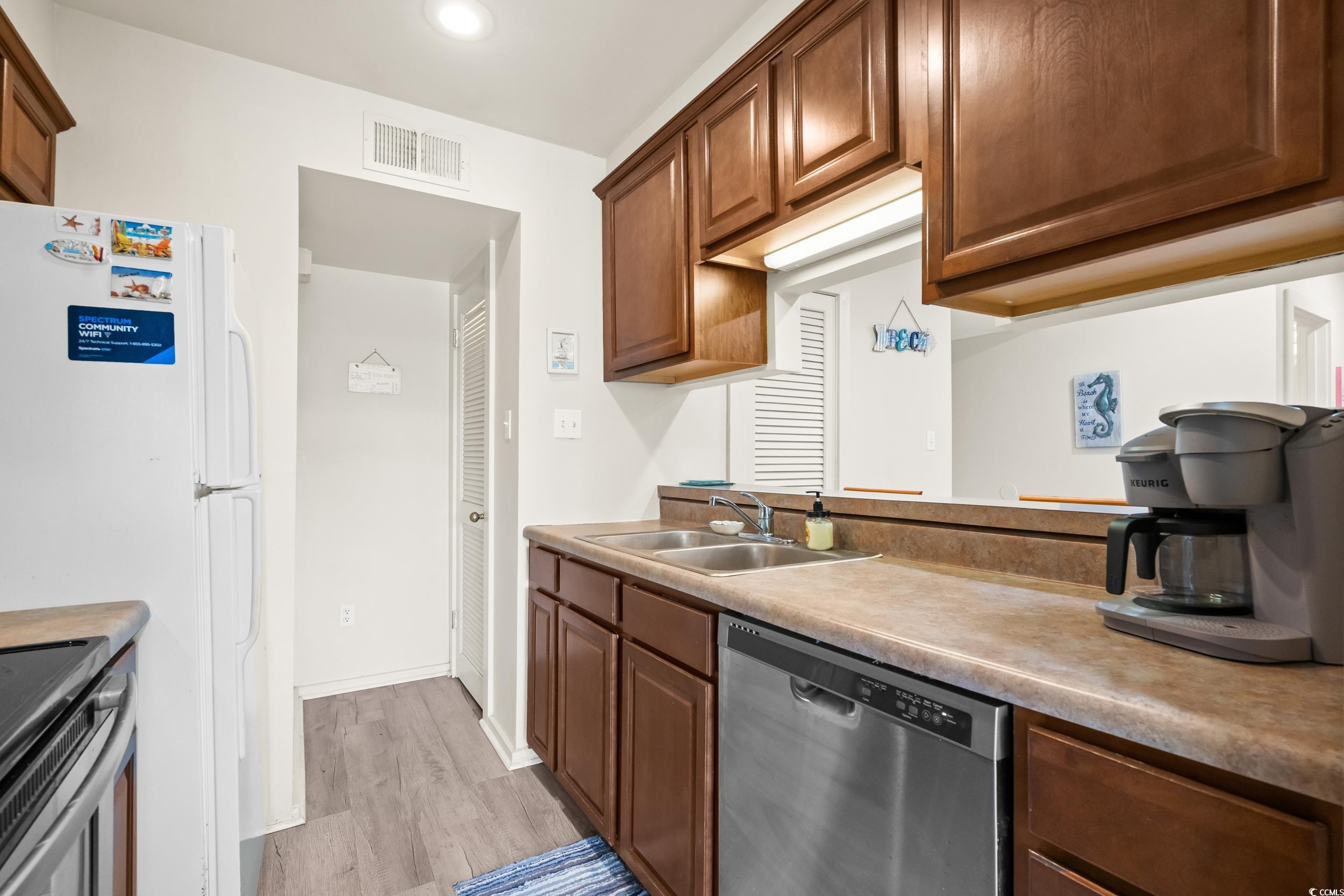 9661 Shore Dr. Property Photo 17