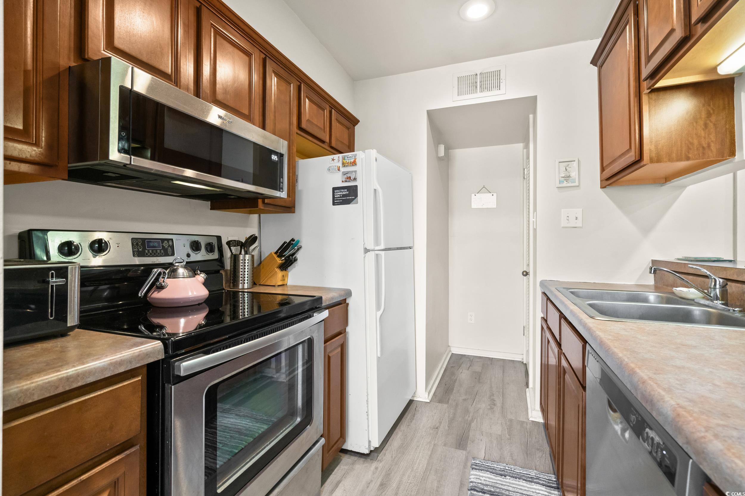 9661 Shore Dr. Property Photo 18