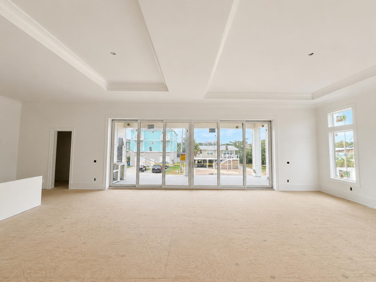 4710 Surf St. Property Photo 4