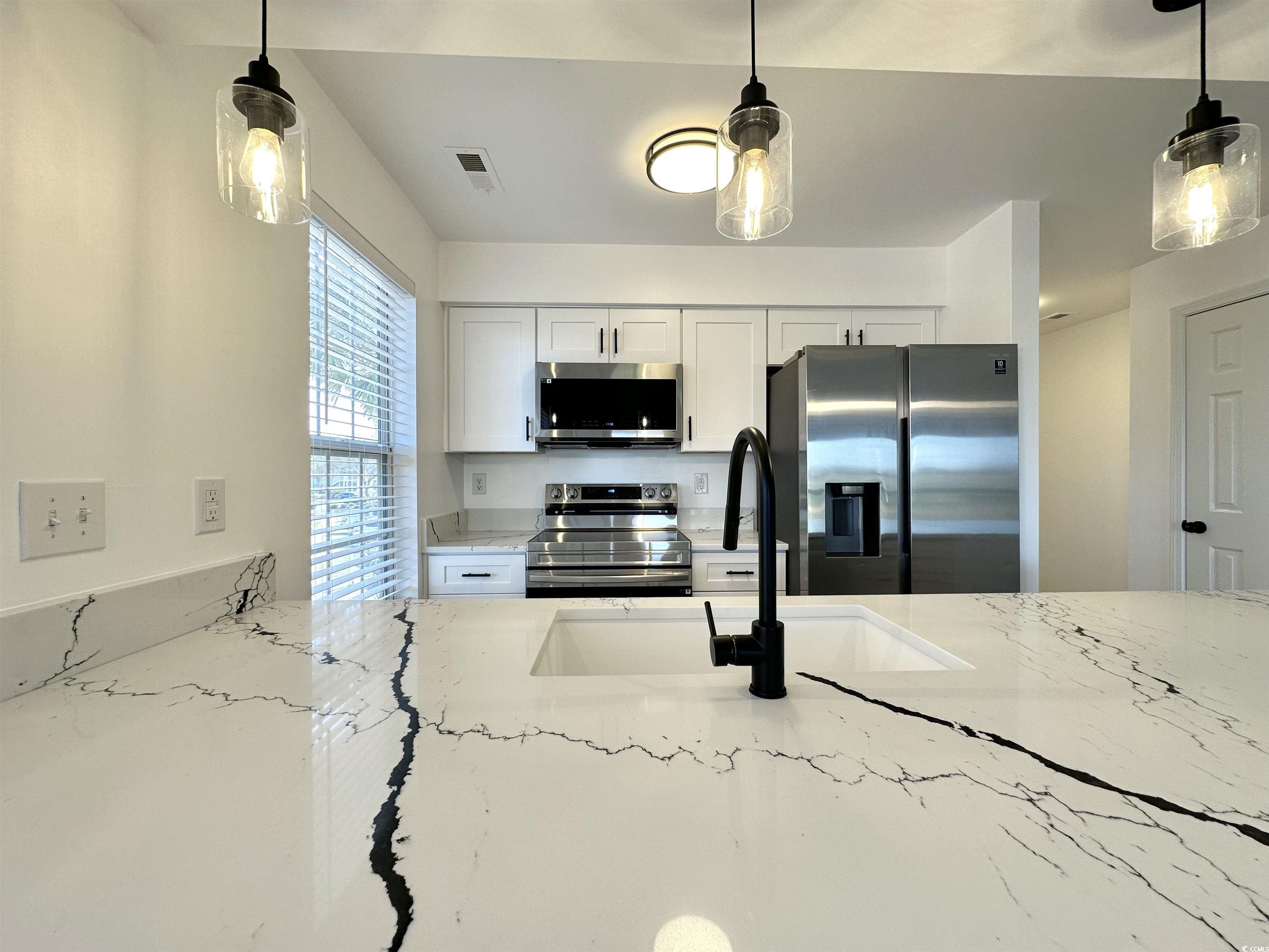 5000 Windsor Green Way Property Photo 8