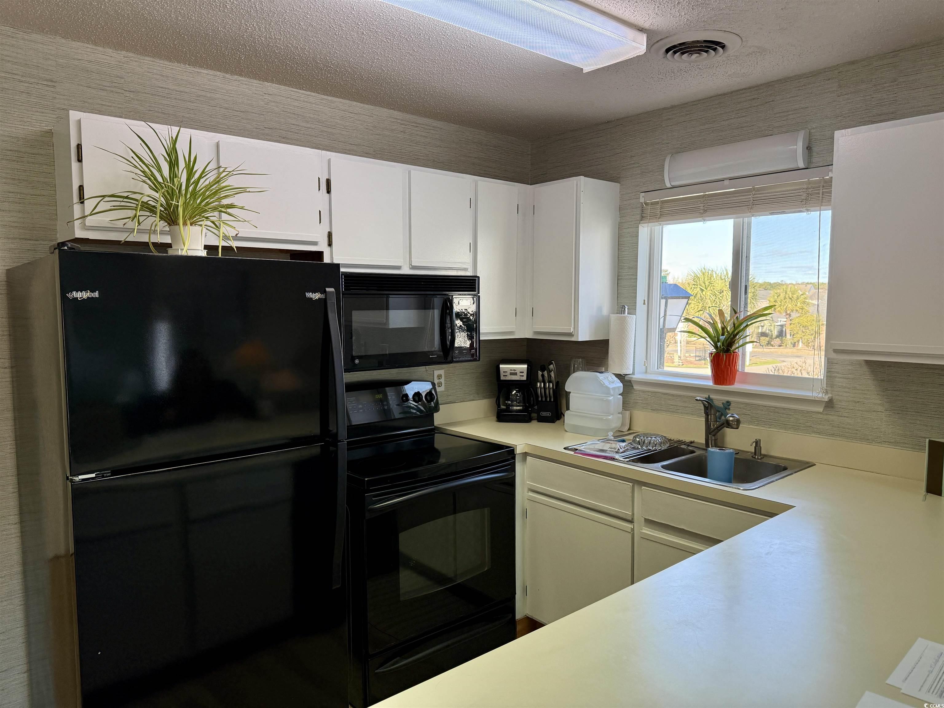 1890 Colony Dr. Property Photo 11