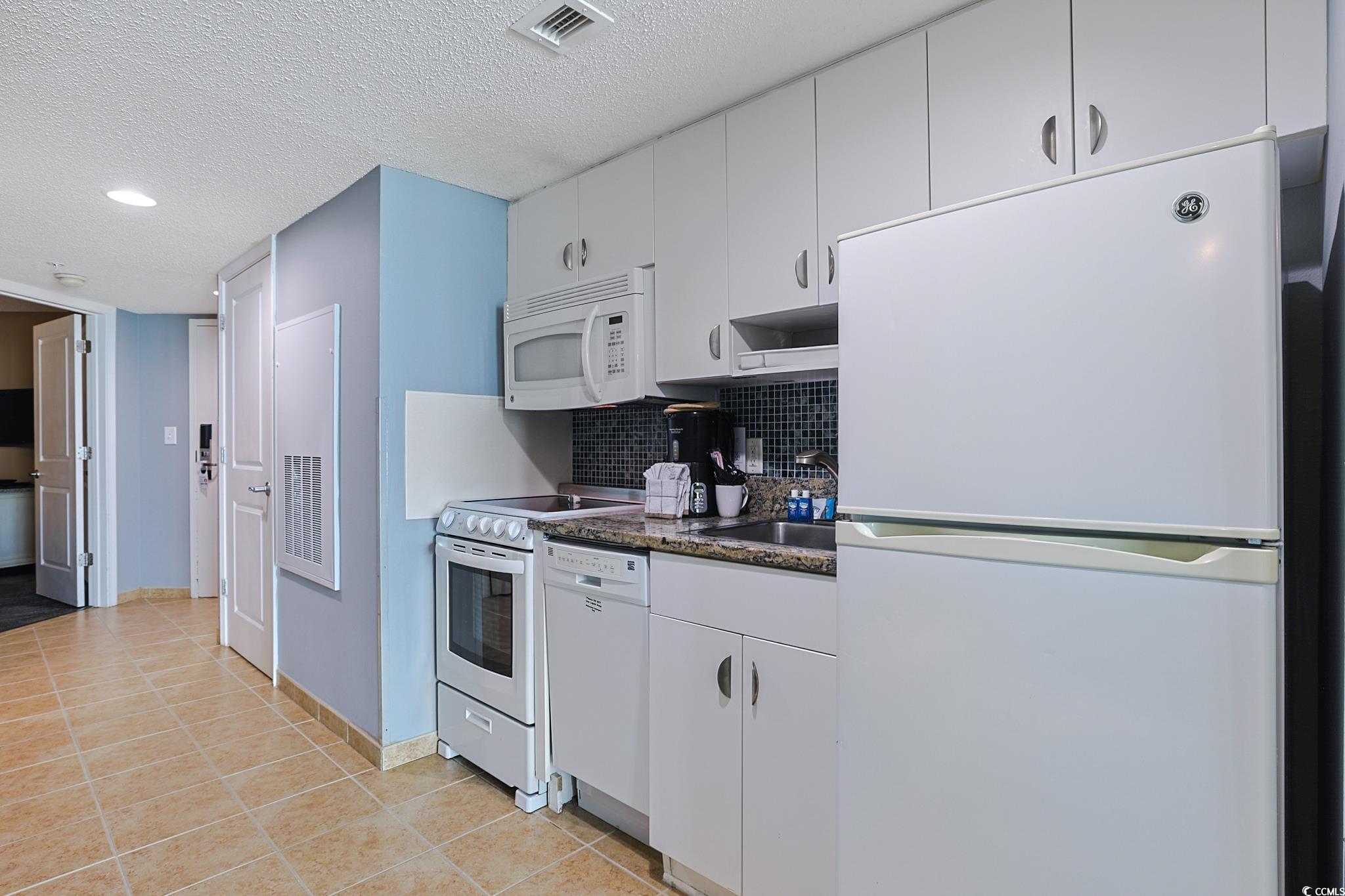 300 N Ocean Blvd. Property Photo 8
