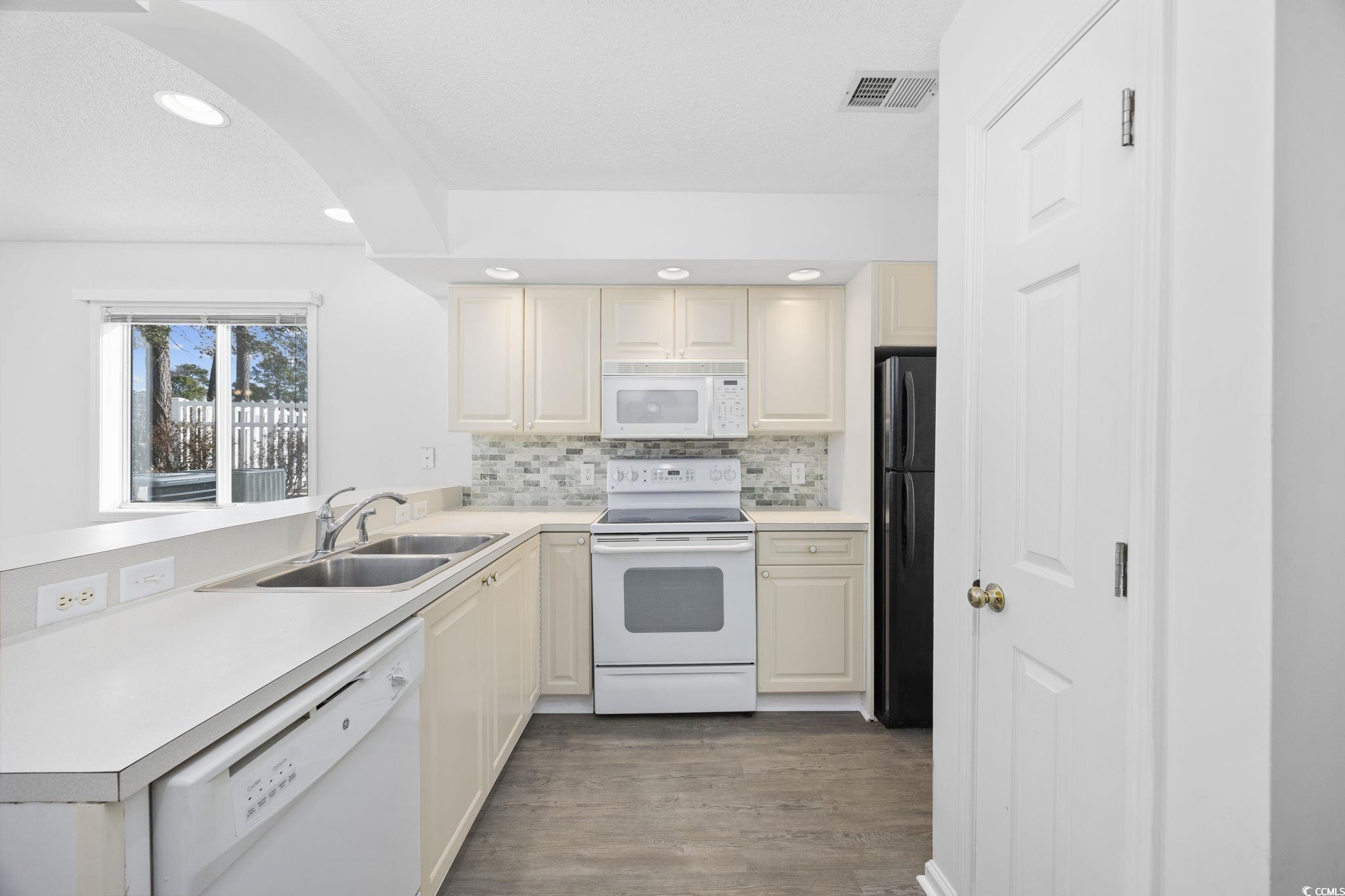 4430 Eastport Blvd. Property Photo 6