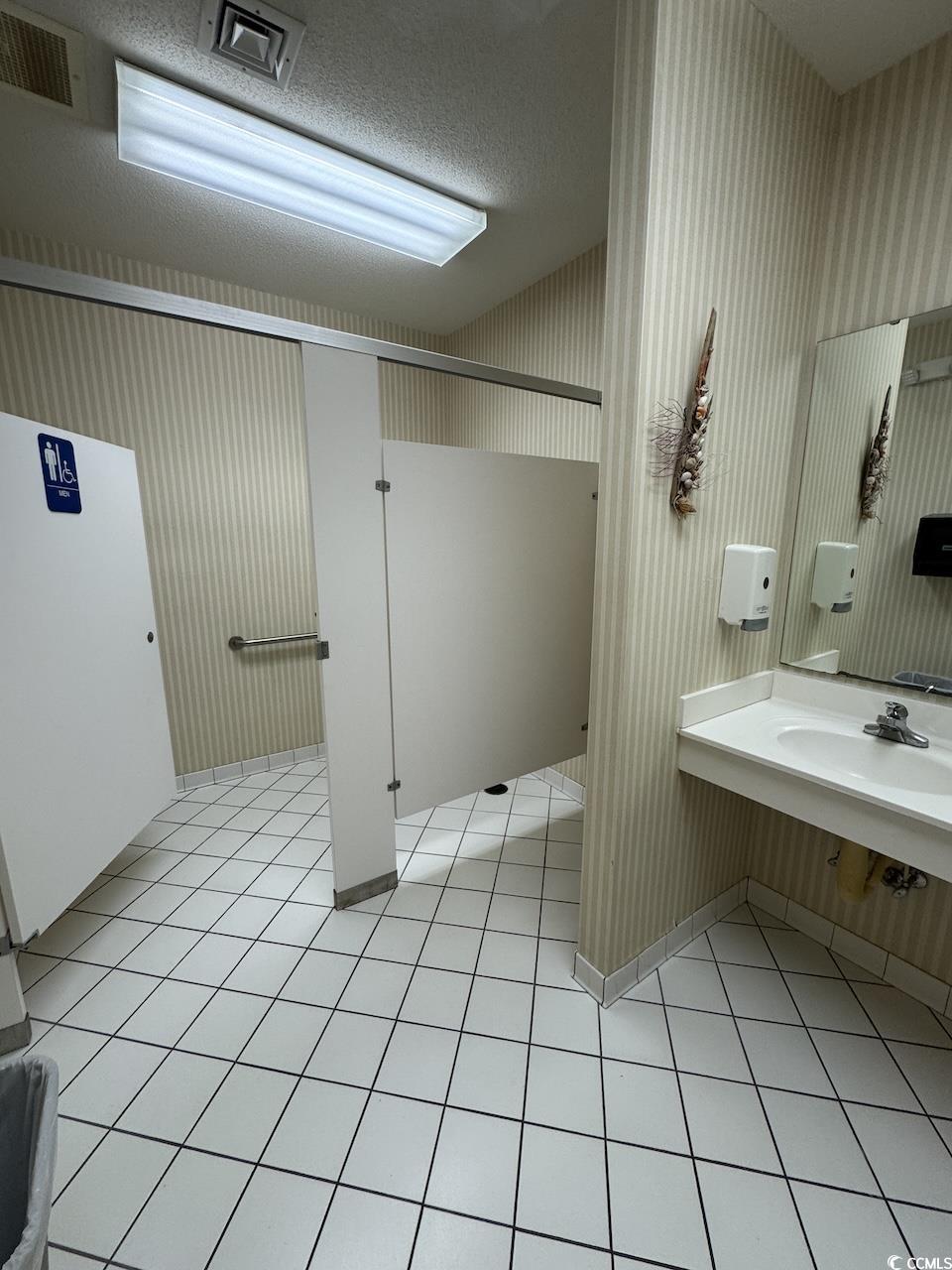 4589 Oleander Dr. Property Photo 14