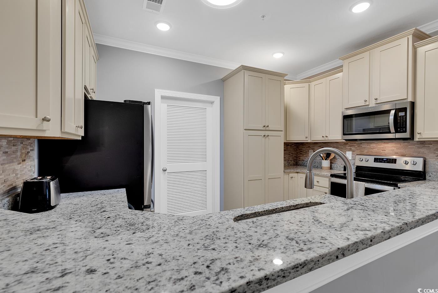 940 Jackline Place Property Photo 12
