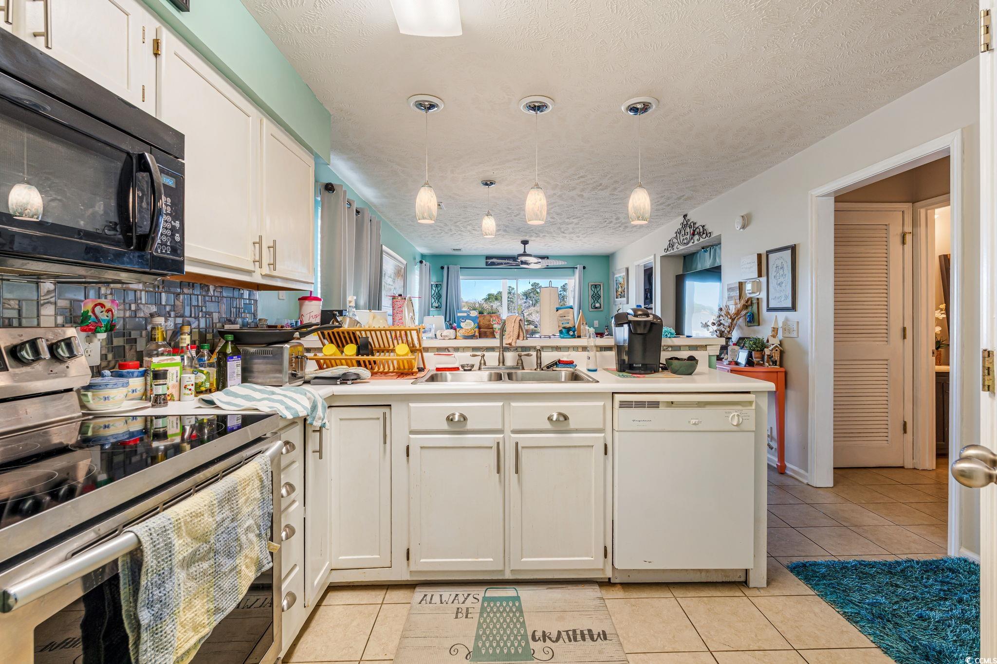 693 Tupelo Ln. Property Photo 4