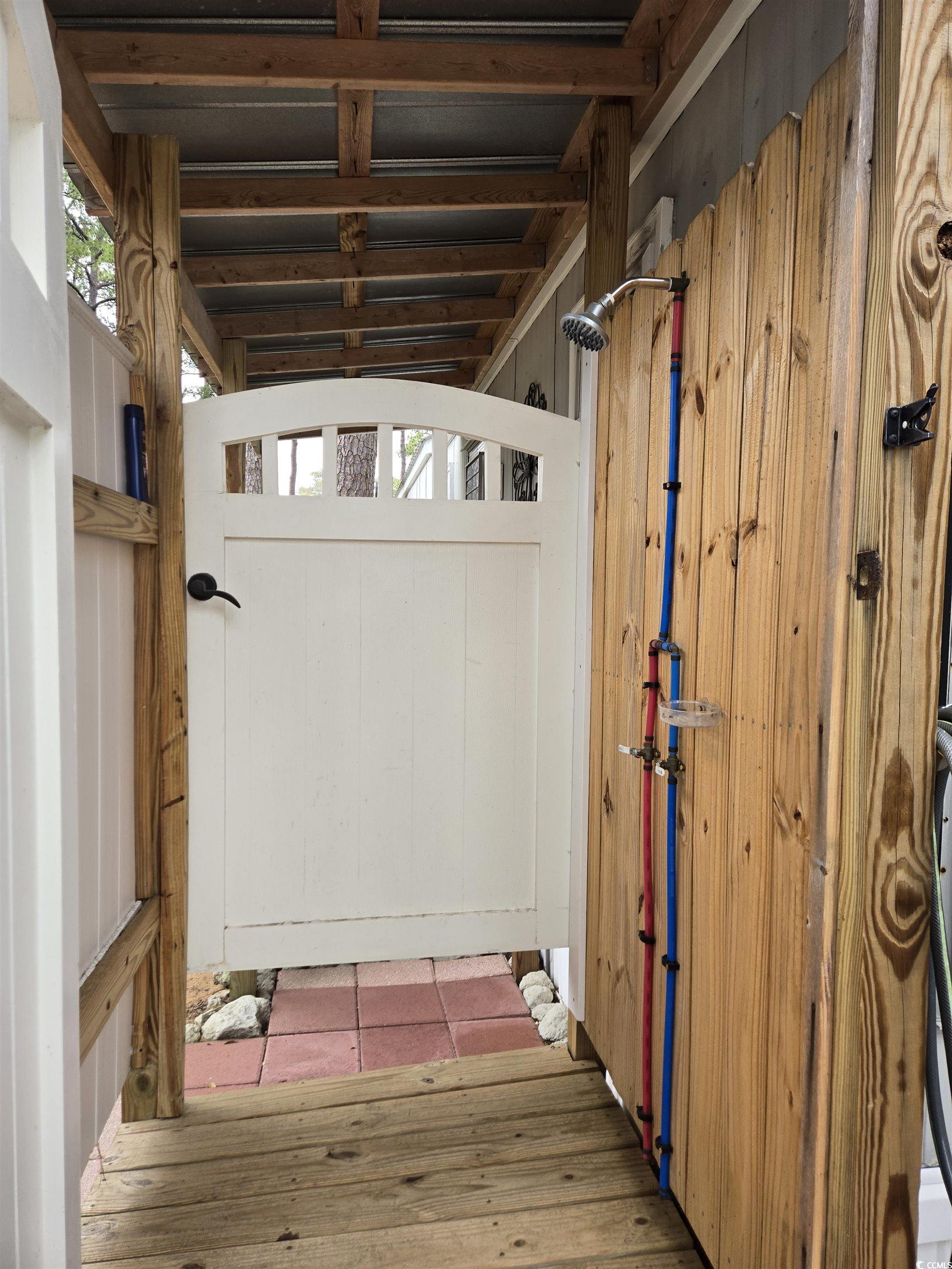 425 Delton Dr. Property Photo 8