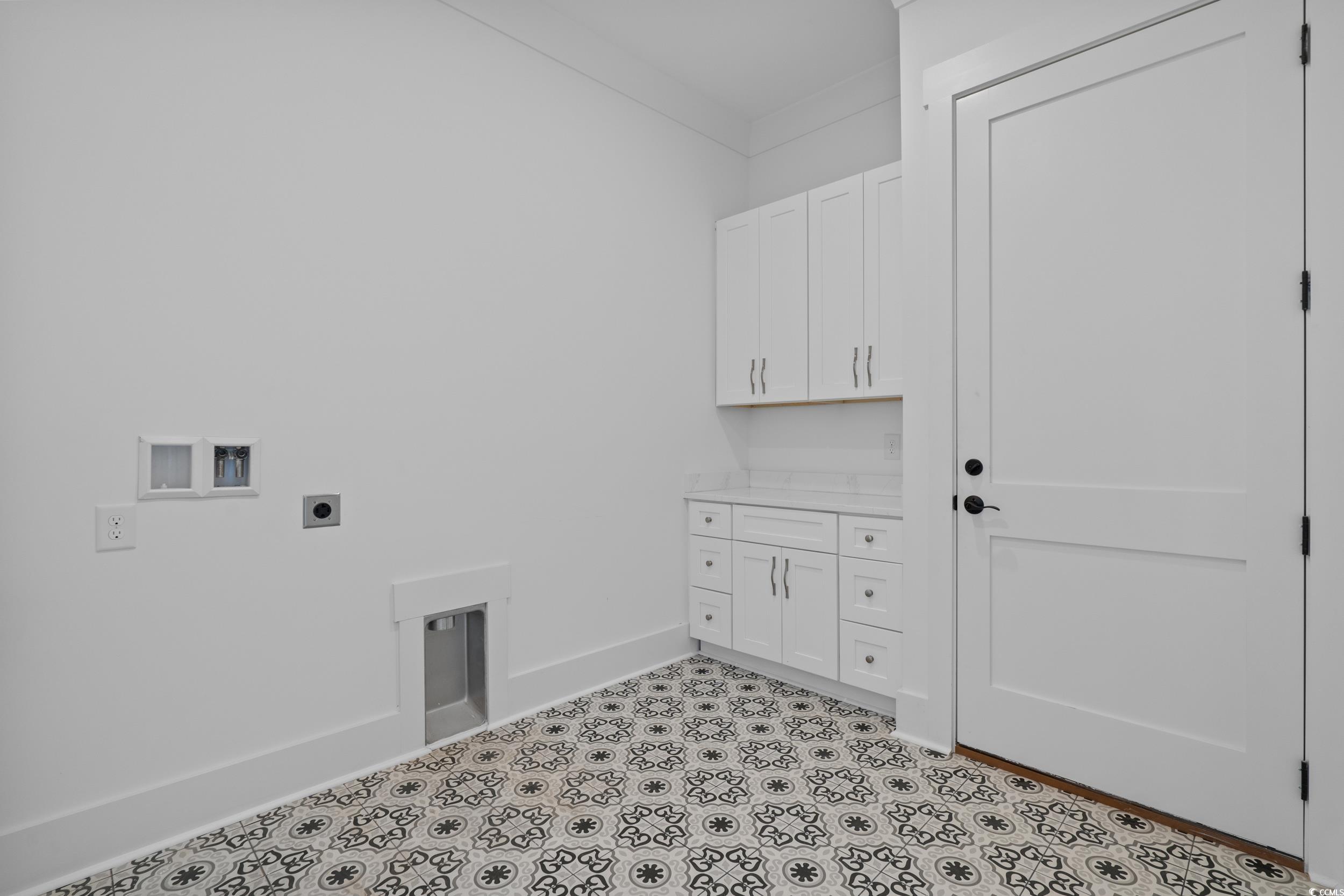 921 Crystal Water Way Property Photo 16