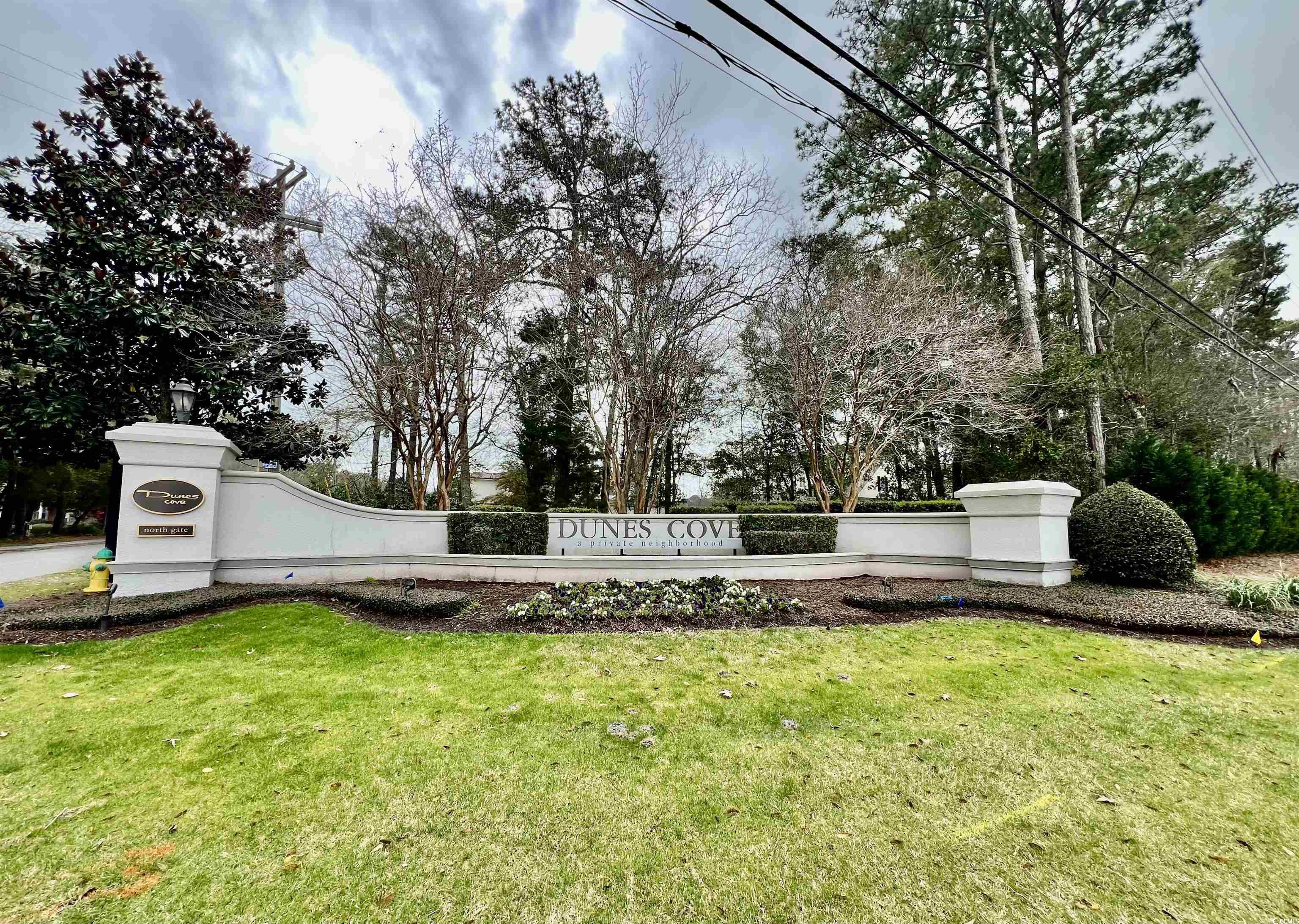 Charleston Ct. Property Photo 3