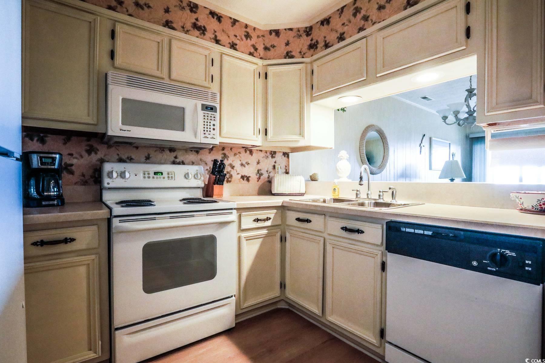 9501 Shore Dr. Property Photo 5