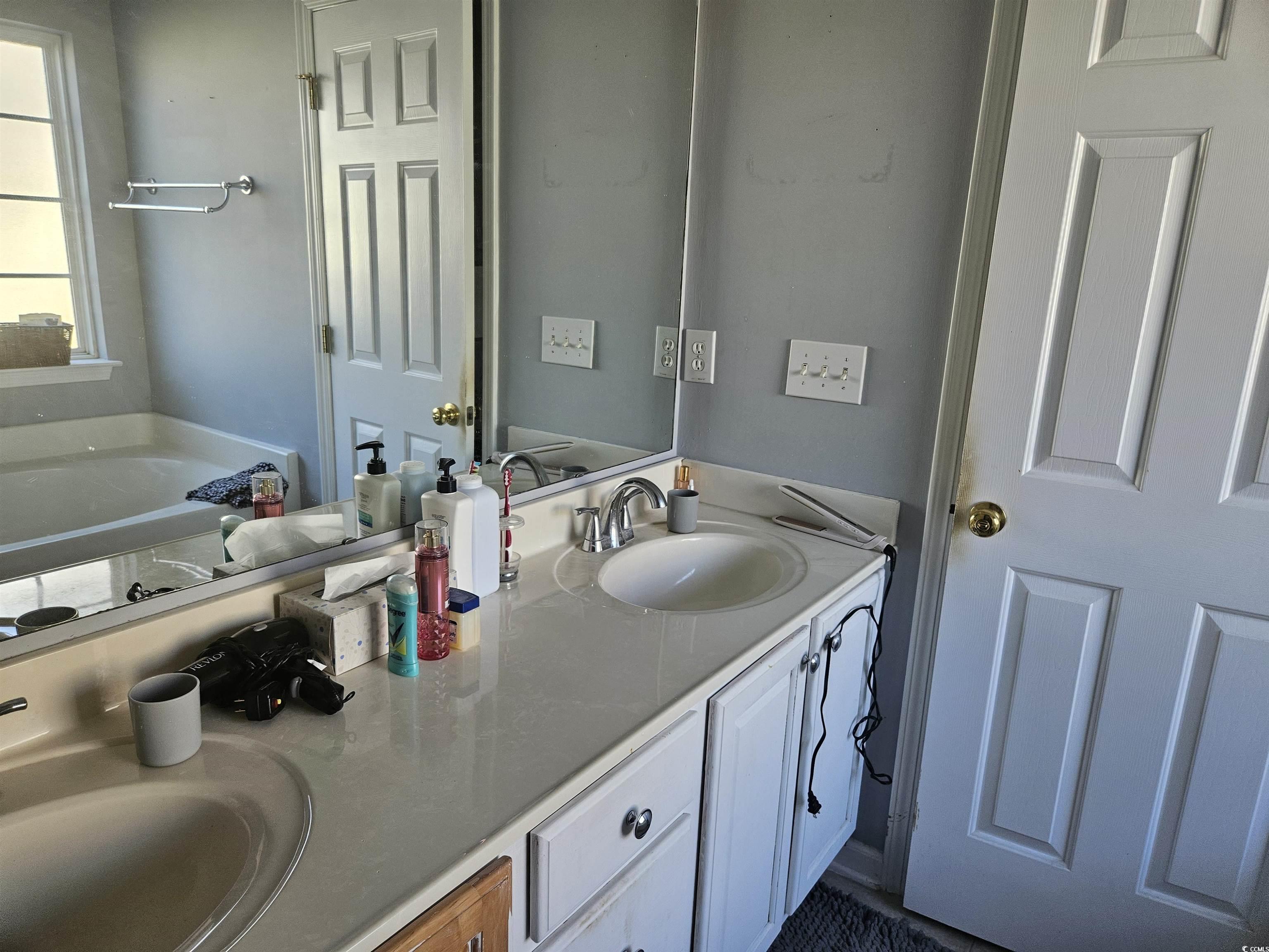 121 Carriage Lake Dr. Property Photo 16