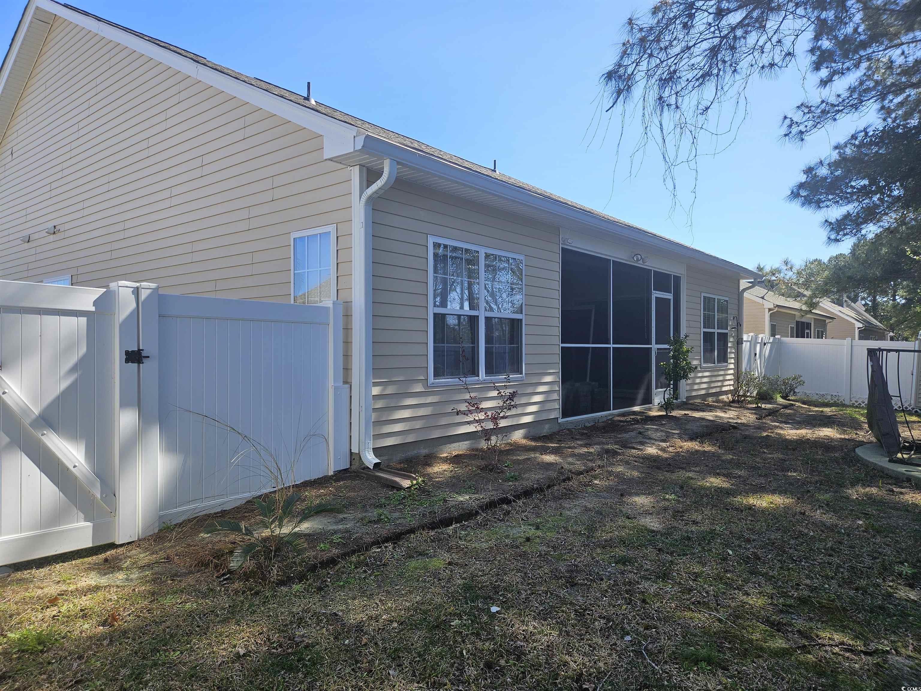 121 Carriage Lake Dr. Property Photo 25